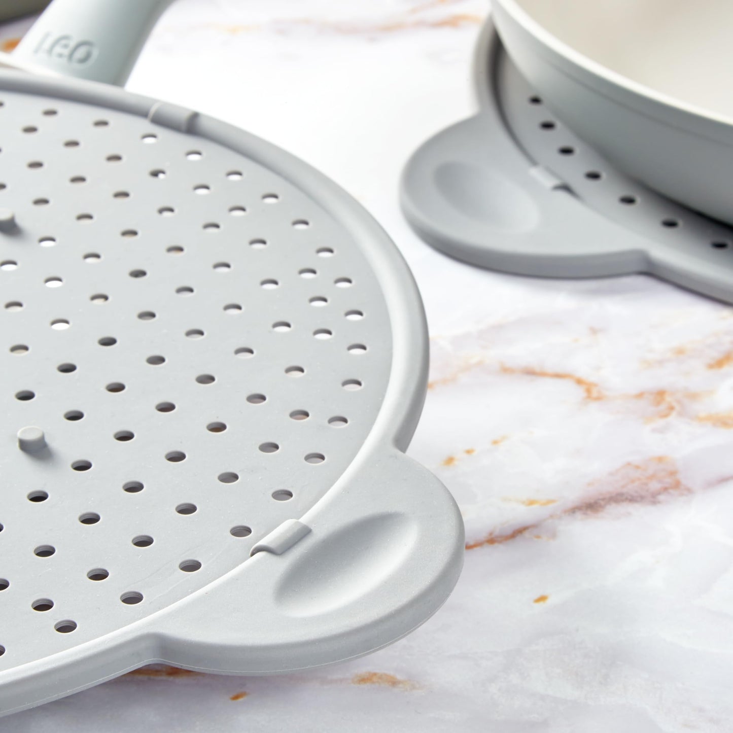 BergHOFF Essentials Heat-Resistant Silicone Splatter Screen 11", Multifunctional, Grease Straining, Cooling Rack, Prevent Burns, Grey