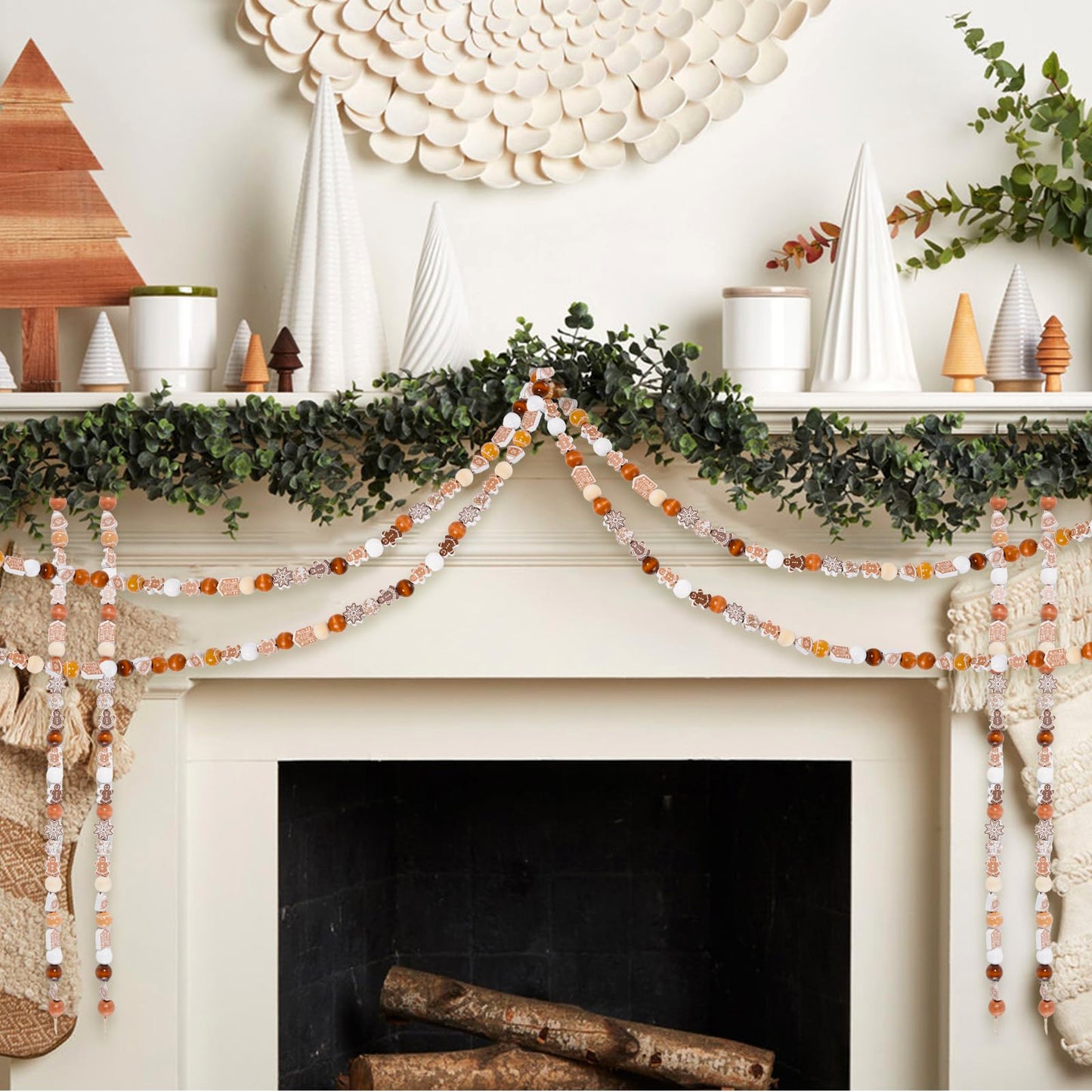 Whaline 200Pcs Christmas Wooden Beads Round Loose Bead Gingerbread Man Snowflake Craft Beads for Xmas Farmhouse Ornament DIY Making Winter Decor
