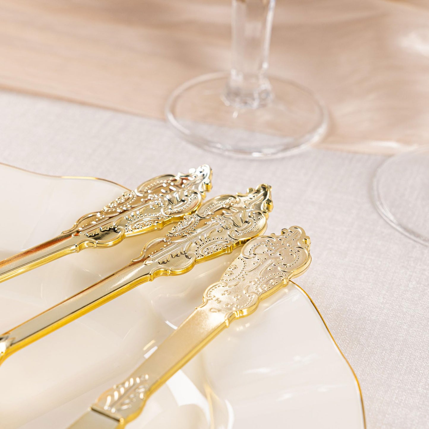 HOMIP 160PCS Gold Plastic Silverware Set Disposable Utensils -Include 80 Forks,40 Knives,40 Spoons -Heavyduty Cutlery Set for Vintage Wedding Party and Daily Use