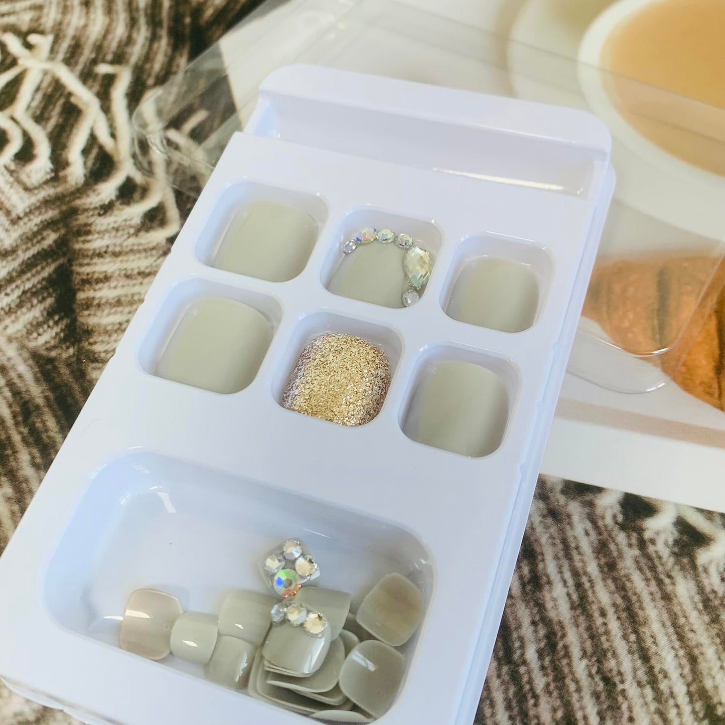 Vezocim Grey False Toenails Sets, Press on Toenails Coffin with Rhinestone Designs, Full Cover Artificial Acrylic Fake Nails for Toe, Glue on Toenails with Charm, Stick on Toe Nails for Women
