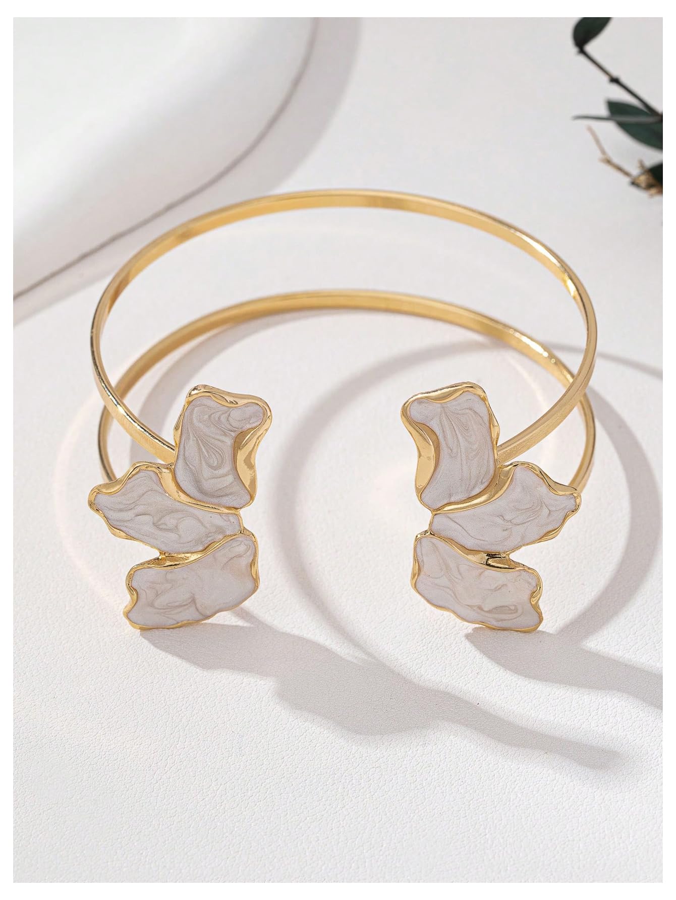 MakeMeChic Beach Gold Arm Cuff Jewelry for Women Bangle Band Armlet Flower Upper Arm Cuff Bracelet Summer Beach Essentials White One-Size