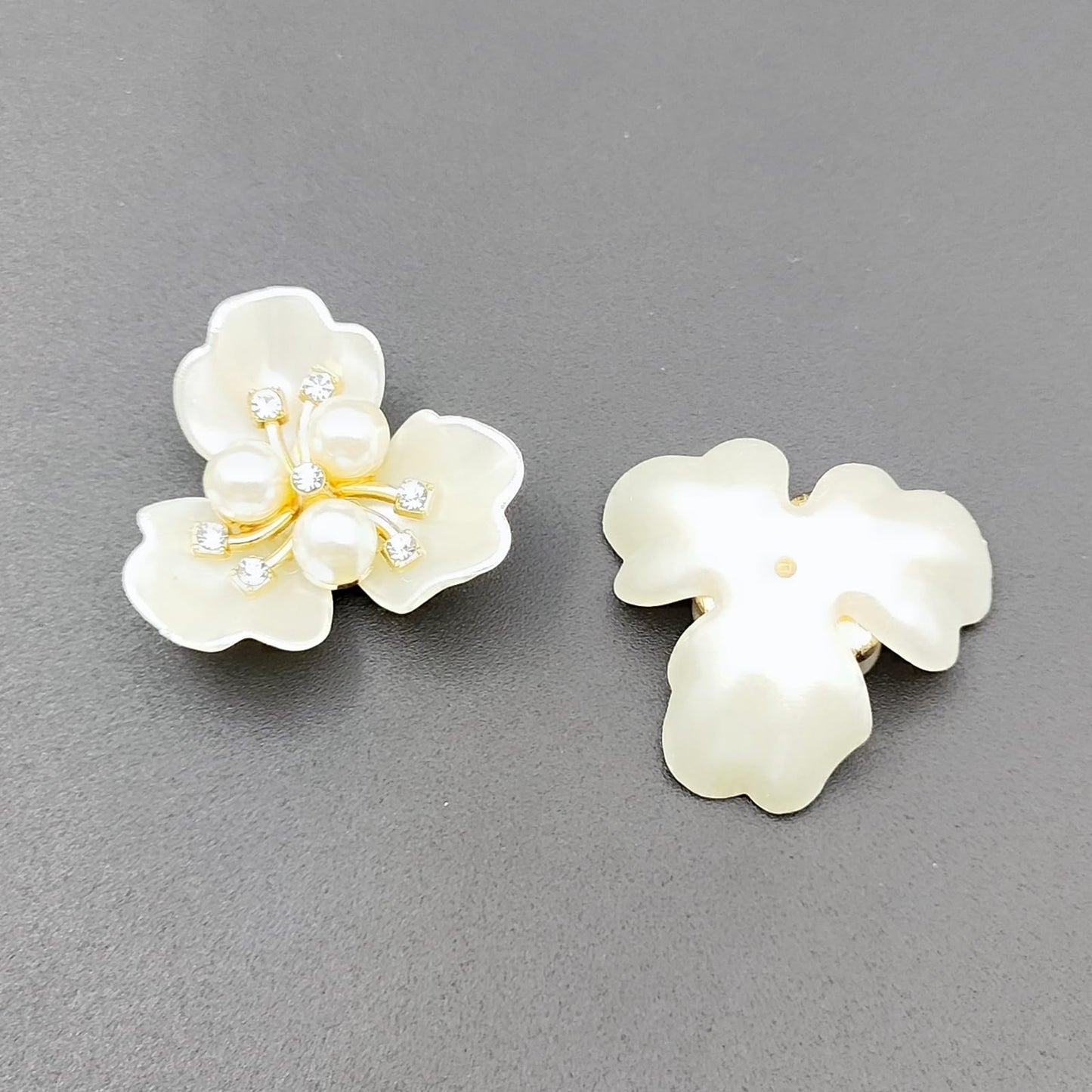 YOOGCORETT 10pcs Pearl Rhinestone Flat Back Embellishments Sew On Buttons Flower Buttons for DIY Craft, Bags Shoes Dress Decoration, 28 x 26mm, White