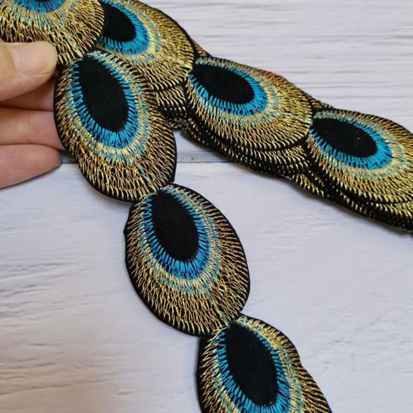 Inzegao 4.9 Yards Peacock Feather Embroidery Pattern Lace Ribbon Ethnic Style Iron-On Patch for Decor Crafts Costume Design