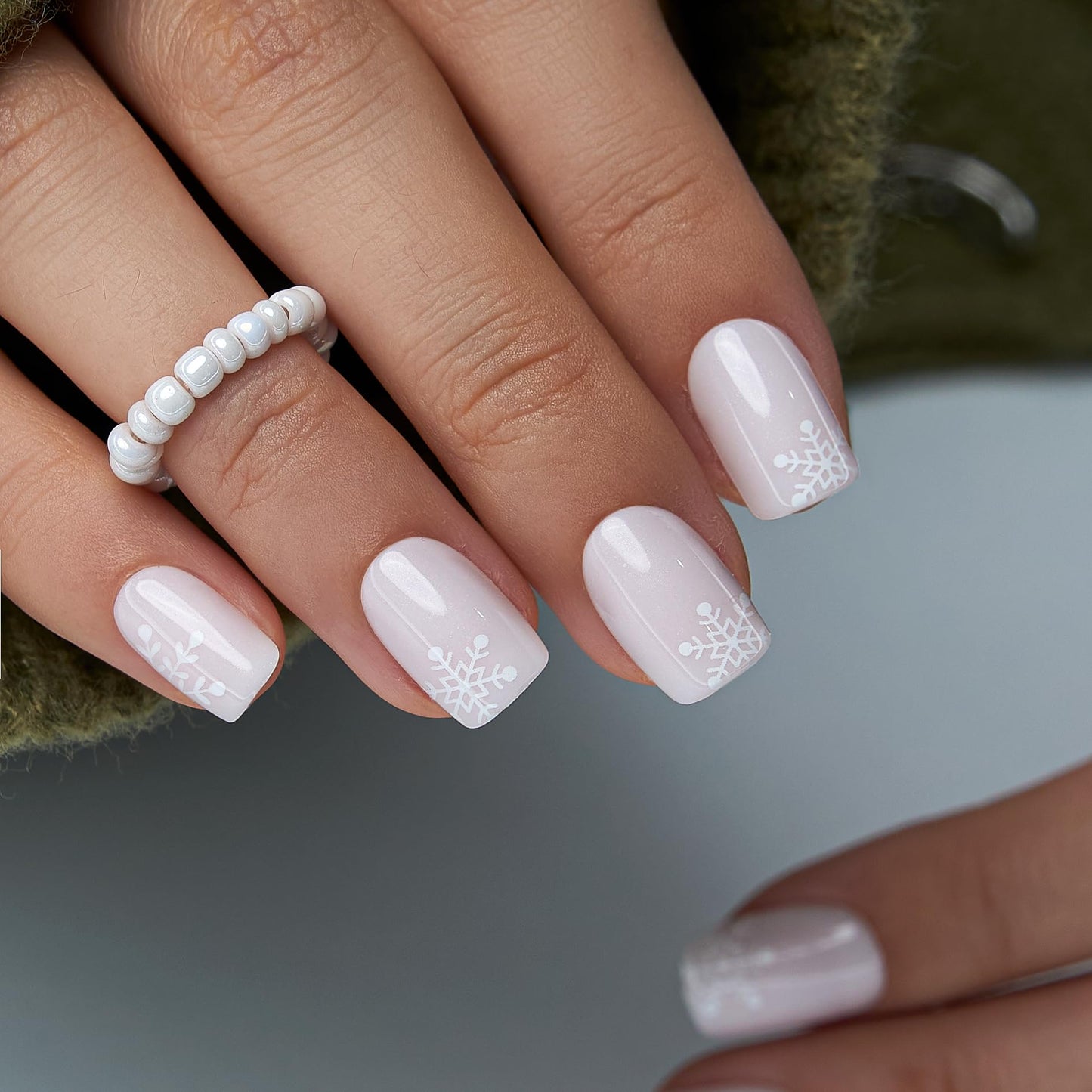 Curvlife Press On Nails – 30PCS Full Cover False Natural Fit Soft Gel Fake Nails Tips, Easy to Apply at Home Glue On False Nails Kit (White Snowflake Nails, Short)