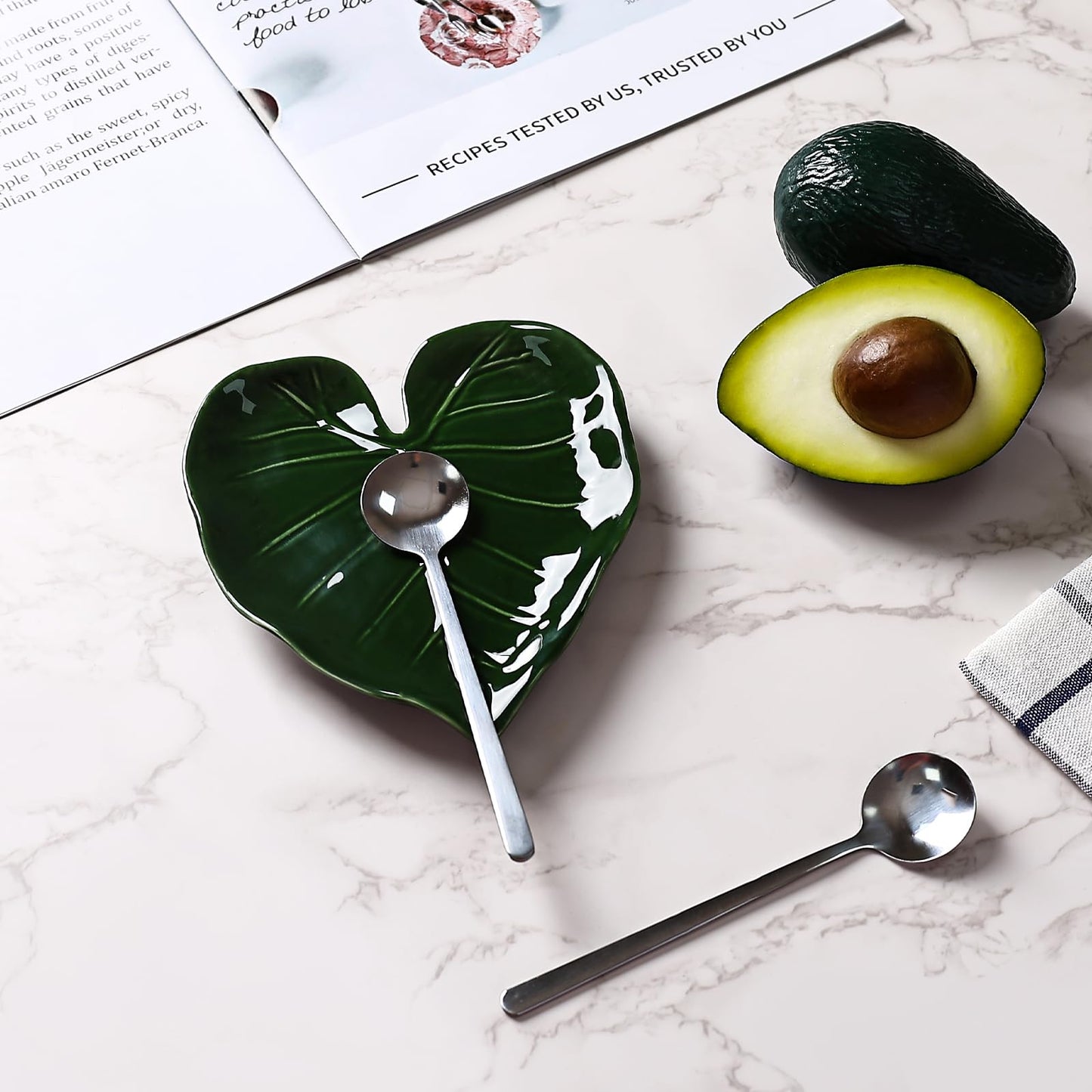 Koythin Ceramic Leaf-Shaped Spoon Rest, Decorative Spoon Holder, Elegant Kitchen Accessories (Green Leaves)