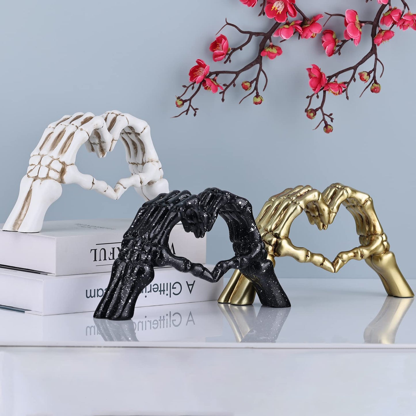 Black Hand Bone Sculpture Love Decoration, Halloween Skeleton Couple Statue, Heart Hand Ornament Suitable for Living Room Coffee Table, Dining Table, Bookshelf, Shelf, Entryway Desktop.