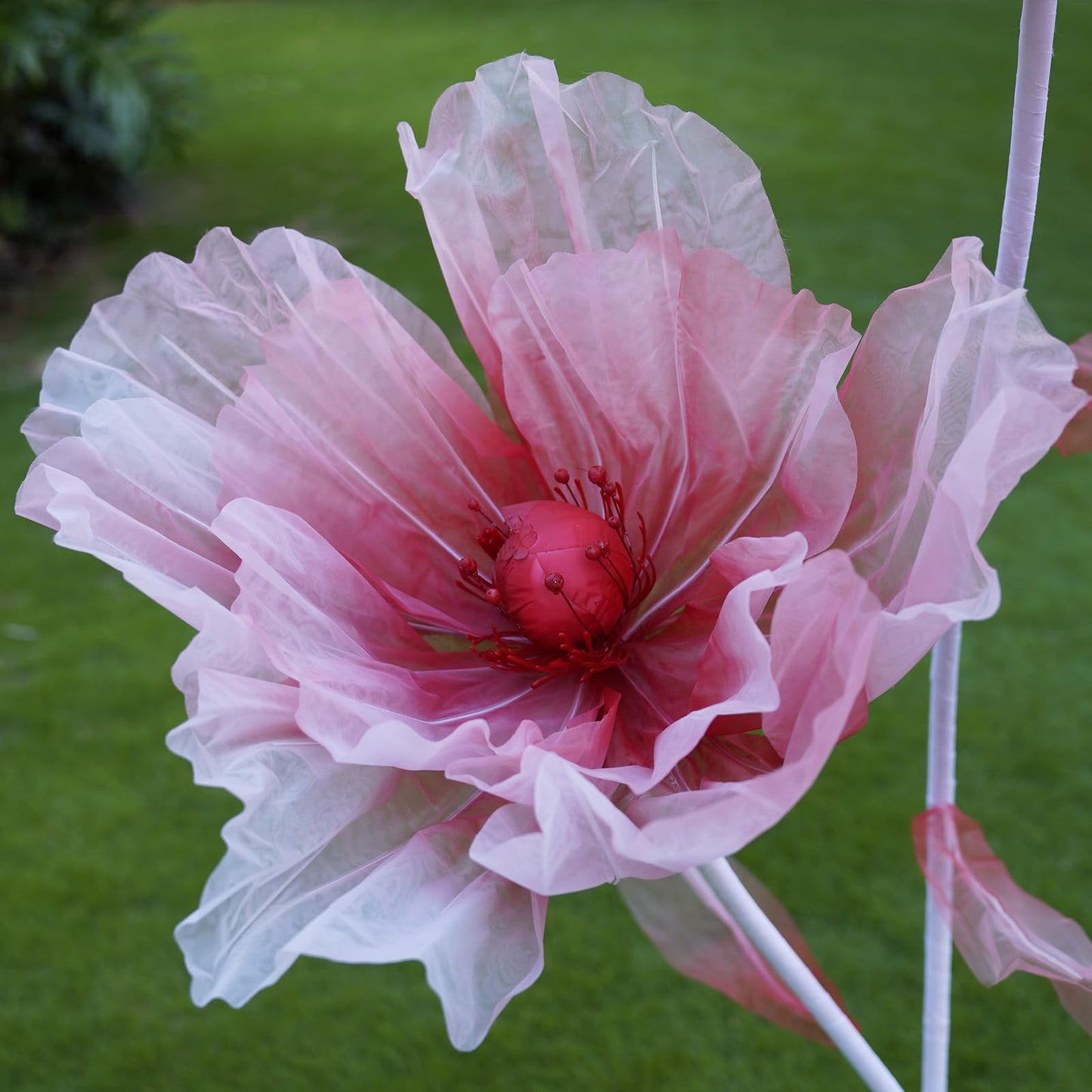 HAZHEYE Giant Artificial Flower Decor with Stand,Oversized Freestanding Gradient Statement Flower for Wedding Flower Decor,Event,Commercial Display,Photo Backdrop & Home Decoration (Pink)