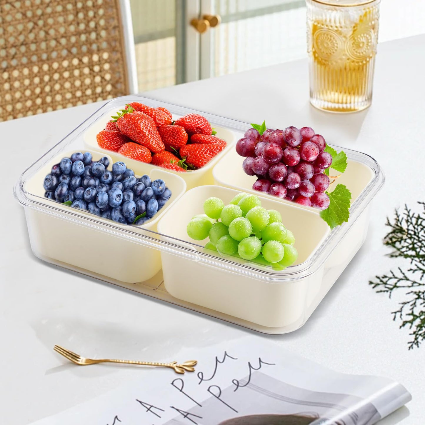 Tobiwibby Divided Serving Tray with Lid and Handle, Snackle Box Container mit 4 Compartments Clear Serving Platters and Trays,Snack Platters for Veggie Fruits Snacks Nuts, for Picnic Party Travel
