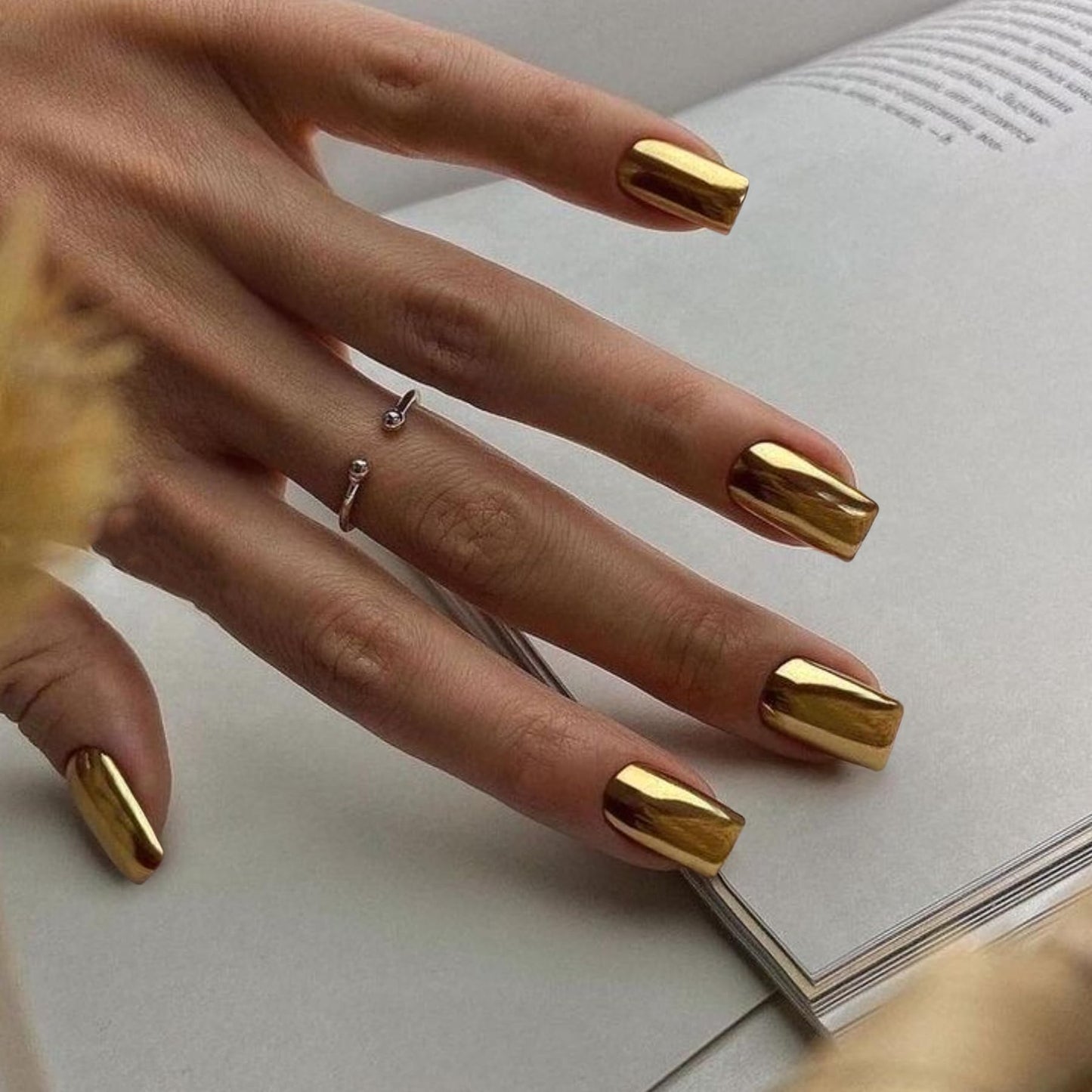 KQueenest Gold Chrome Press on Nails Medium Almond&Light Gold Chrome Press on Nails Short Medium Square For Beach Party Daily Decoration in 48 PCS