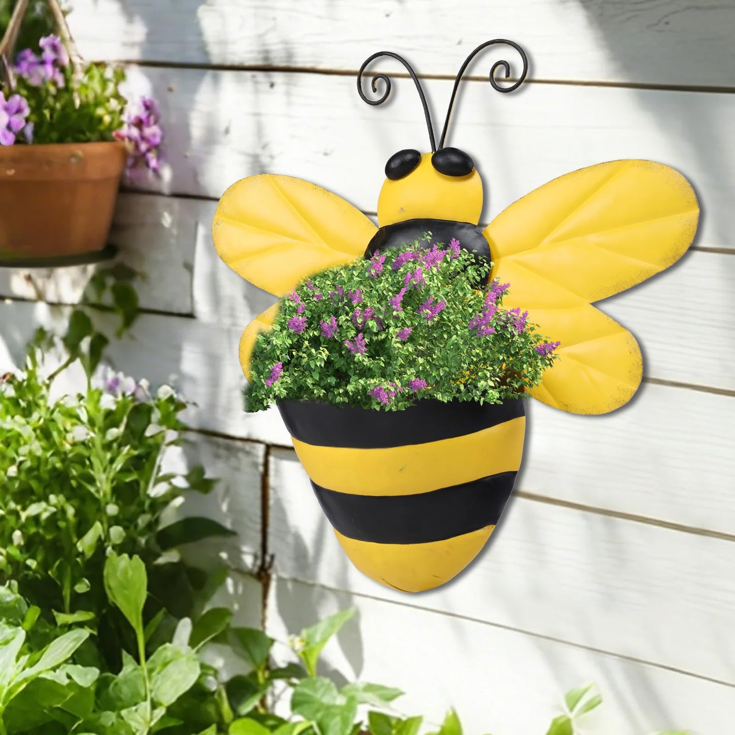 Chonsun Metal Wall Planter Bee Wall Mounted Planters Small Flower Pot with Drainage for Indoor Outdoor Farmhouse Hanging Planter Succulent Plant Container Vertical Garden Yard Decor