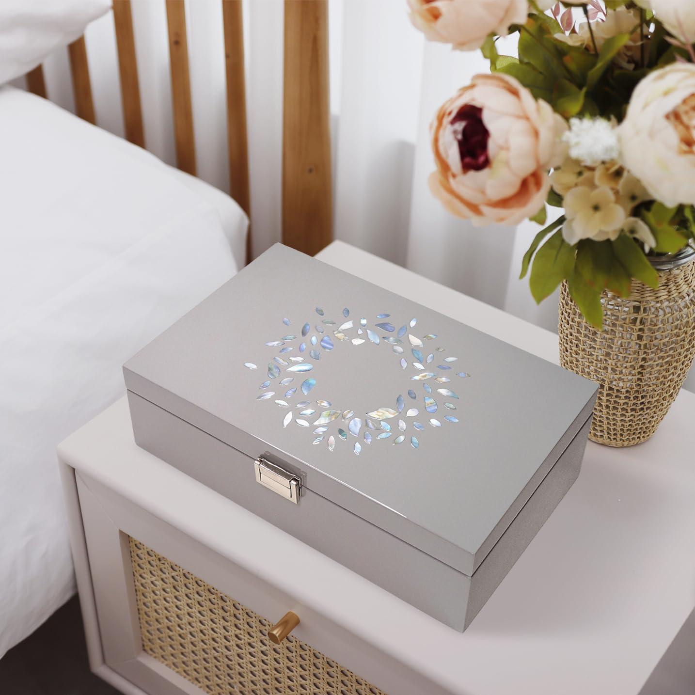 MADDesign Mother of Pearl Jewelry Organizer Box Handmade Lacquered Flower Petals Pattern (Gray)