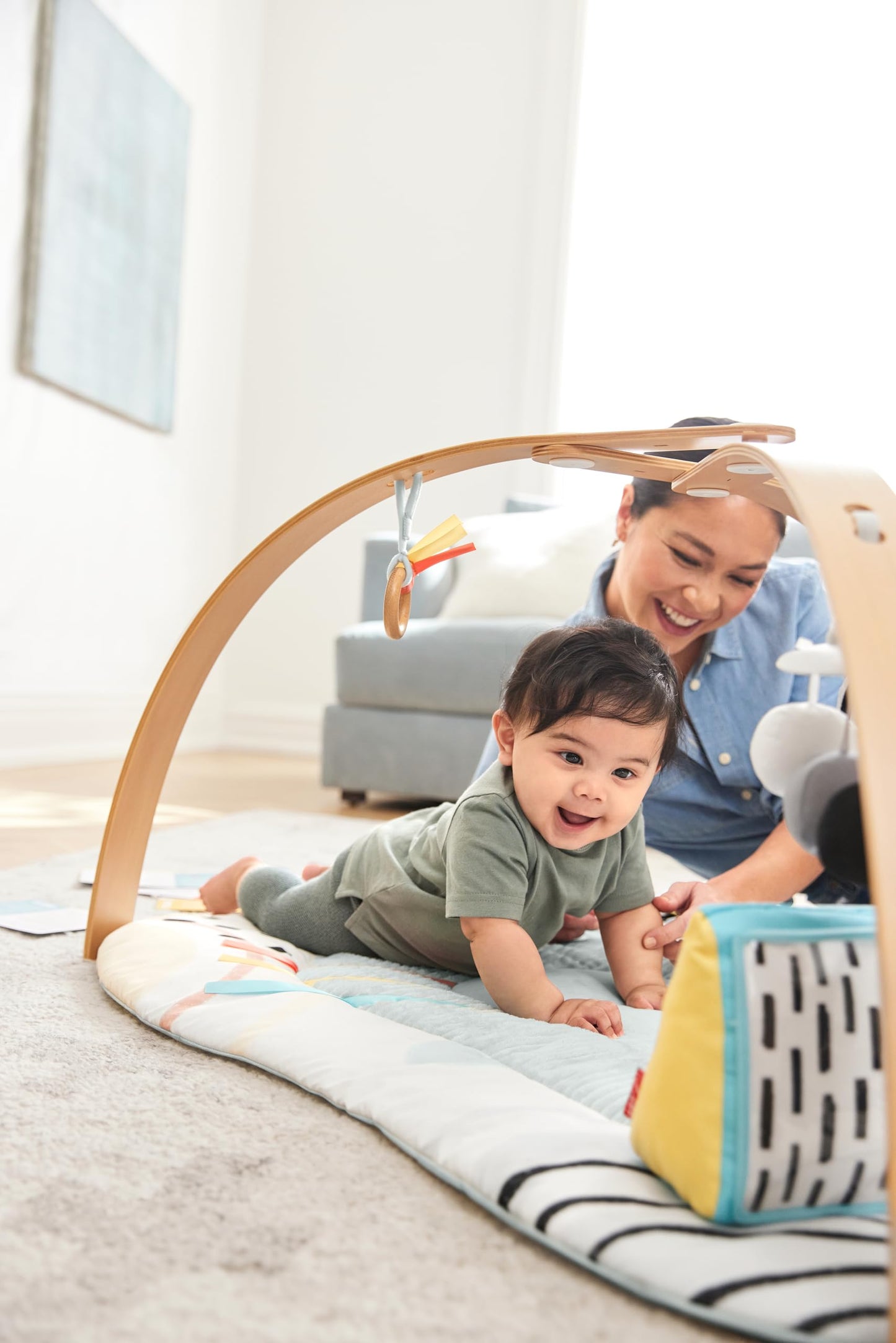 Skip Hop Baby Play Gym Montessori-Inspired 3-in-1 Sensory Tummy Time Activity Mat with 25+ Developmental Activities 4 Toys and 5 Parent Guide Cards with Stage-Based Activities Discoverosity Age 0-2y
