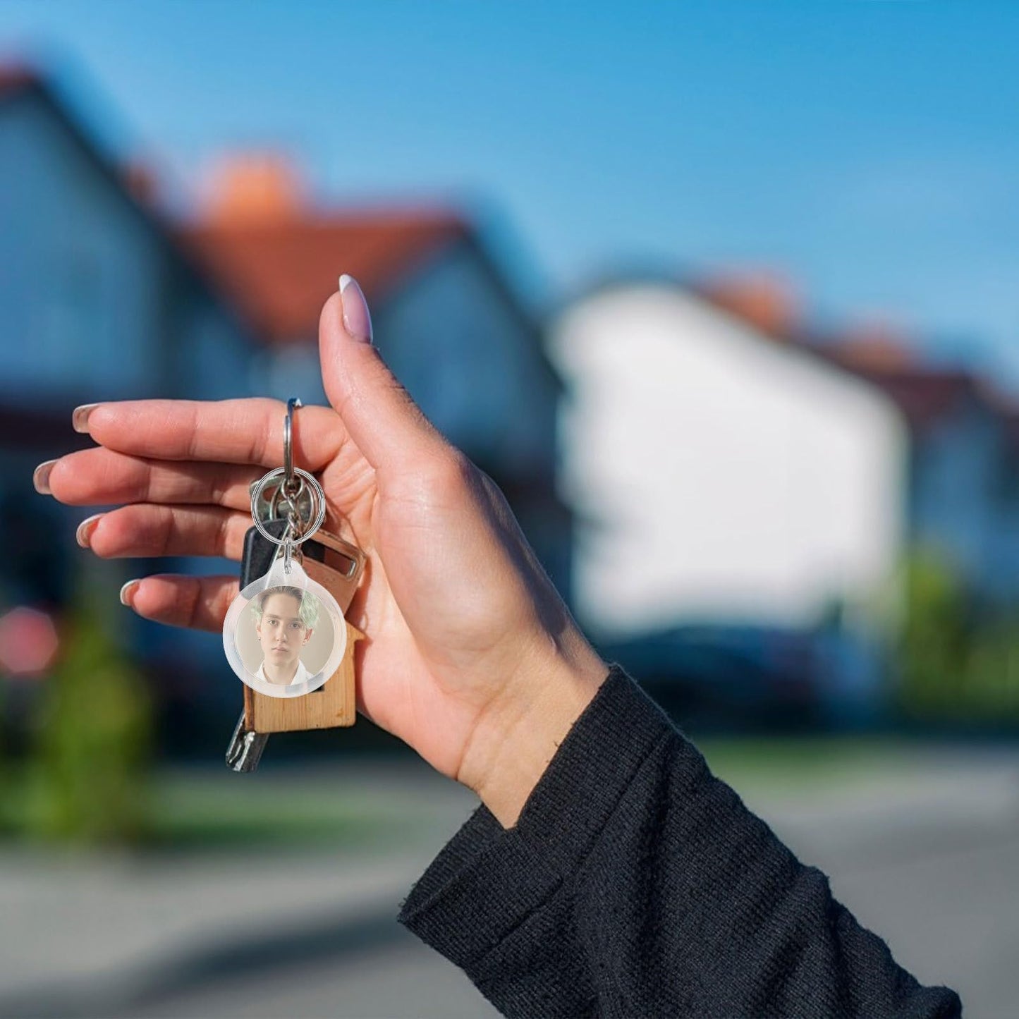 100 Pack Circular Photo Frame Keychain Blanks Clear Acrylic Round Keyring with Picture Insert for DIY Crafts Transparent Split Ring for Memories Artworks and Small Business Supplies