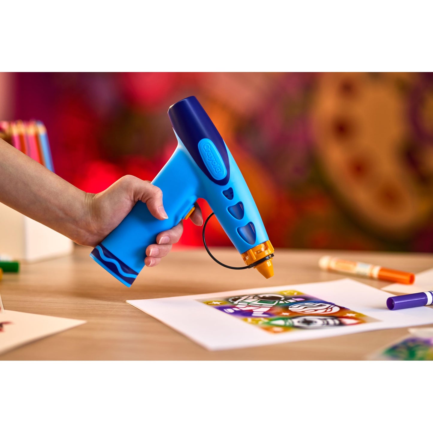 Crayola Marker Airbrush Spray Art Kit, Essential Easter Basket Stuffer for Kids, Battery-Powered Sprayer with 8 Washable Markers & 5 Stencils, DIY Craft Set, Ages 6+