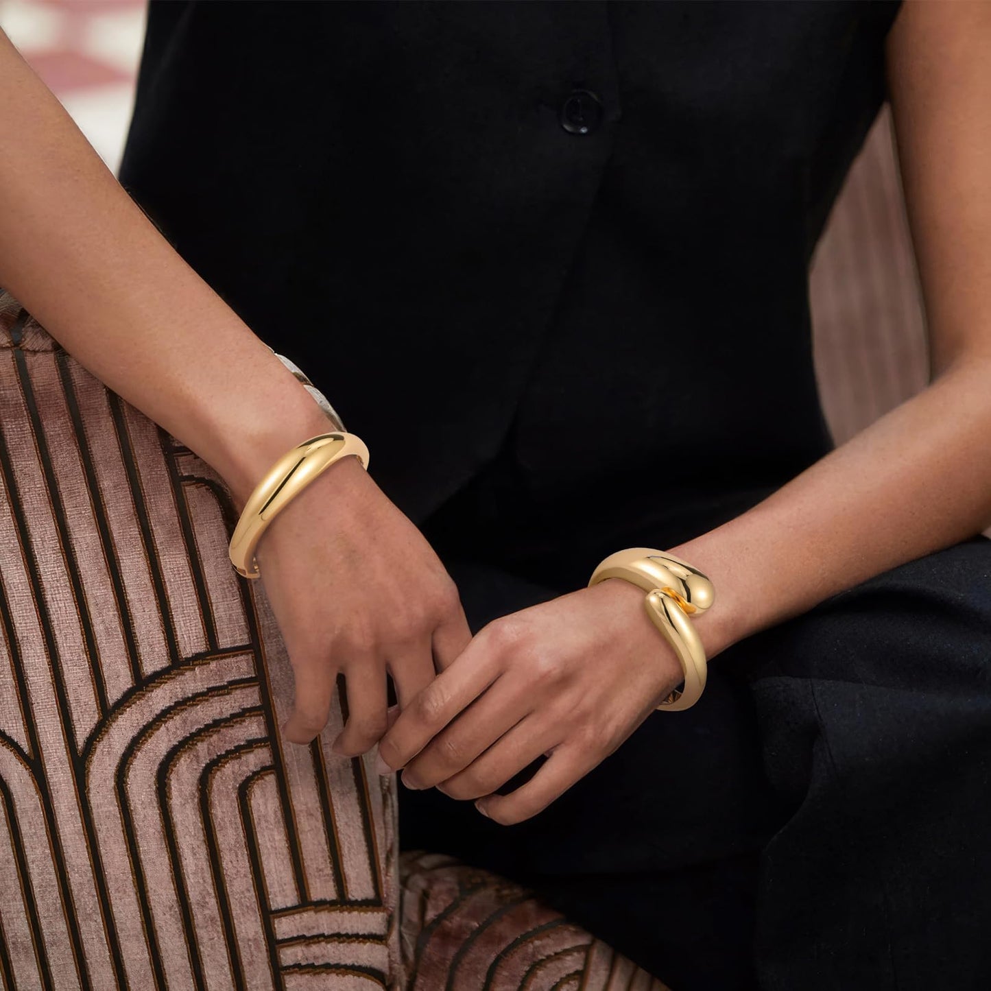 Yowivon Gold Bangles for Women, 2PCS Teardrop Chunky Gold Bracelet Set, Hinged Thin Wave Bangle Bracelets Stack for Women, Non Tarnish Wrist Cuff, Trendy Jewelry Gifts for Christmas Valentine Birthday
