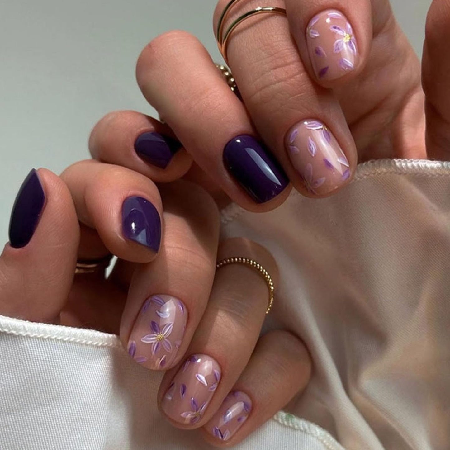 Square Press on Nails Short Fake Nails with Flower Leaves Designs Nails Press ons Purple Nude Glue on Nails Glossy Artificial Nails Simple False Nails Spring Summer Stick on Nails for Women 24Pcs
