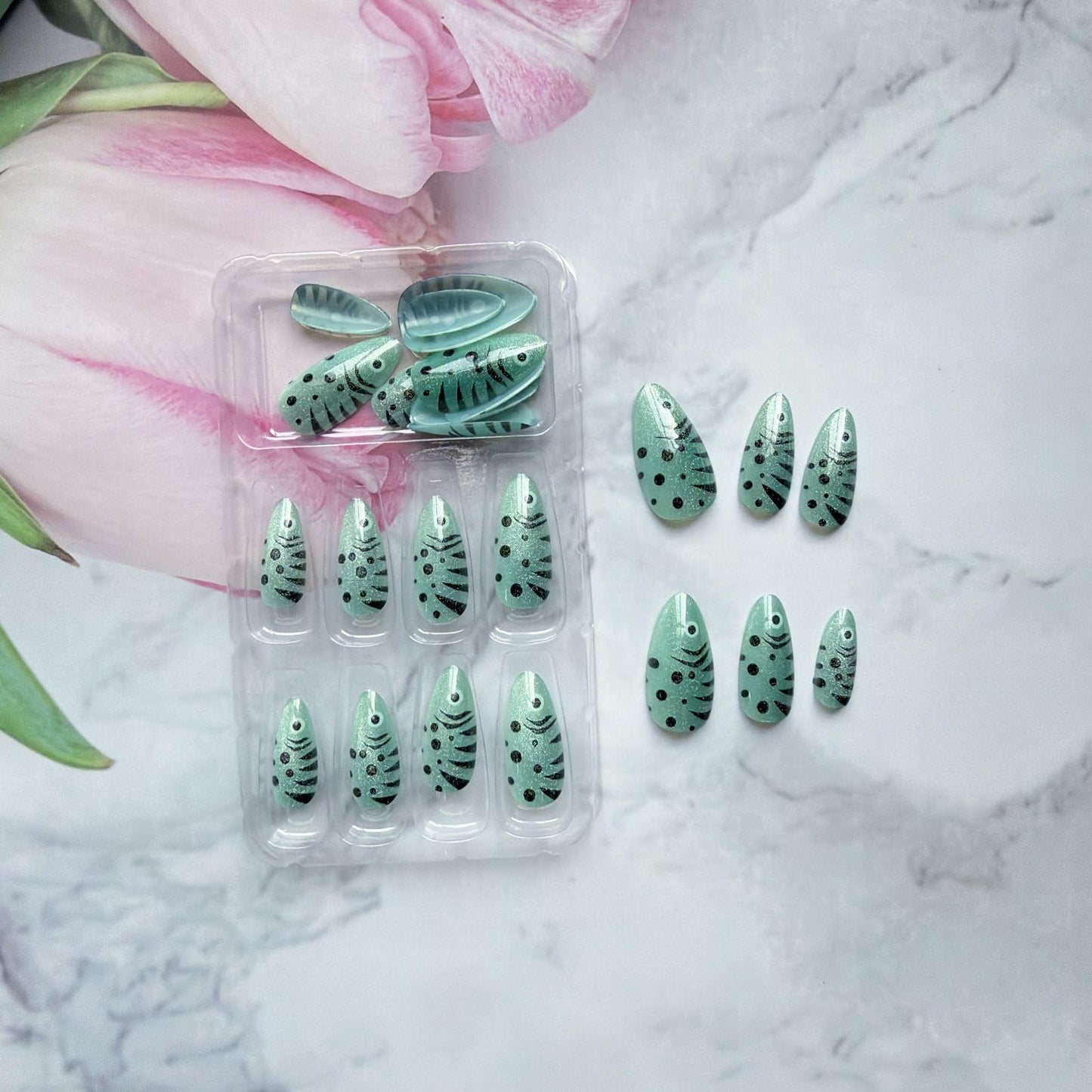 Fish Press on Nails Medium Almond Fake Nails Cute Light Green Fish Full Cover Acrylic False Nails Shiny Funny Artificial Stick on Nails Spring Summer Glue on Nails for Women Manicure Decor 24Pcs