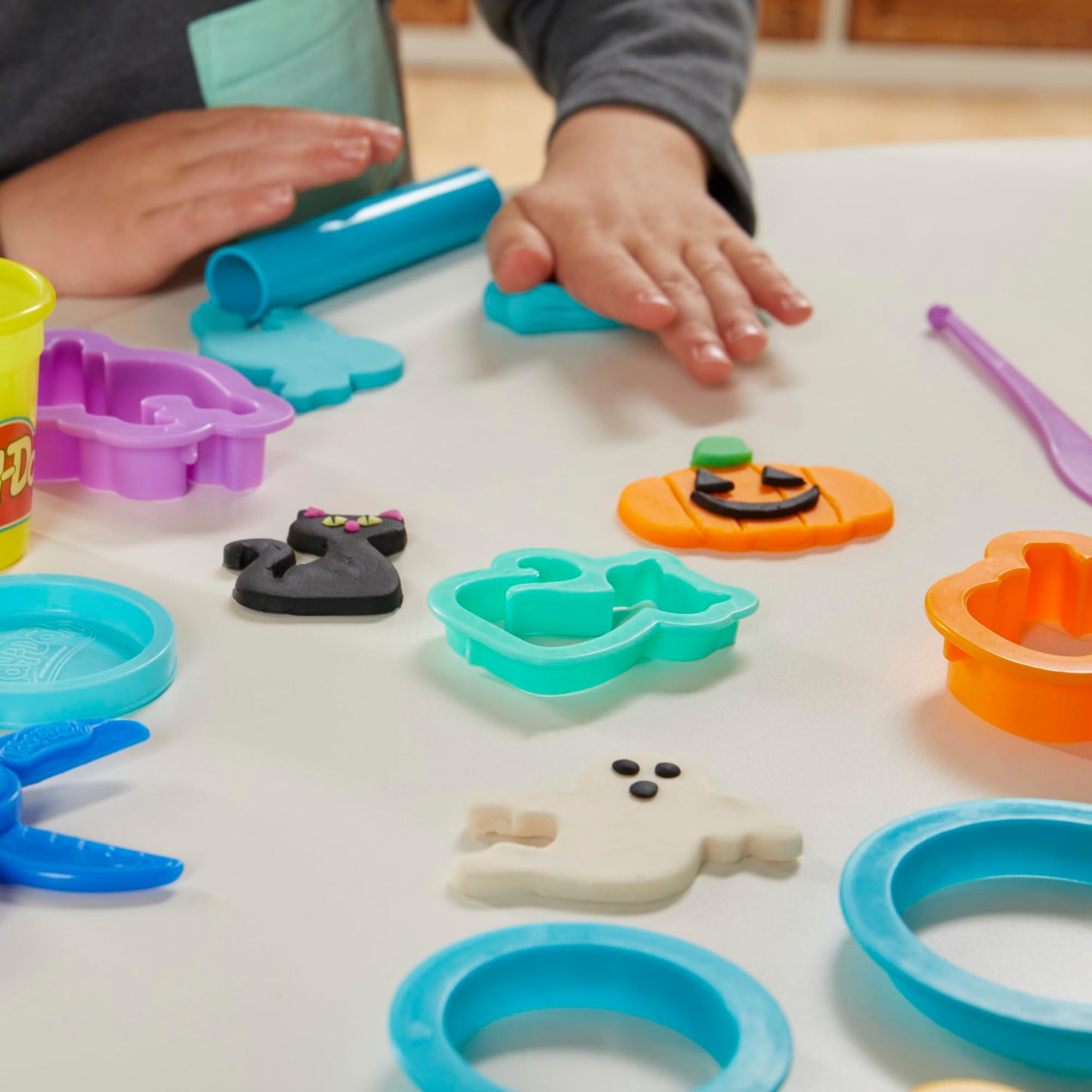 Play-Doh Holiday Set of Tools, 43 Accessories & 10 Modeling Compound Colors, Kids Toys, Holiday Arts and Crafts for Kids 3+ (Amazon Exclusive)