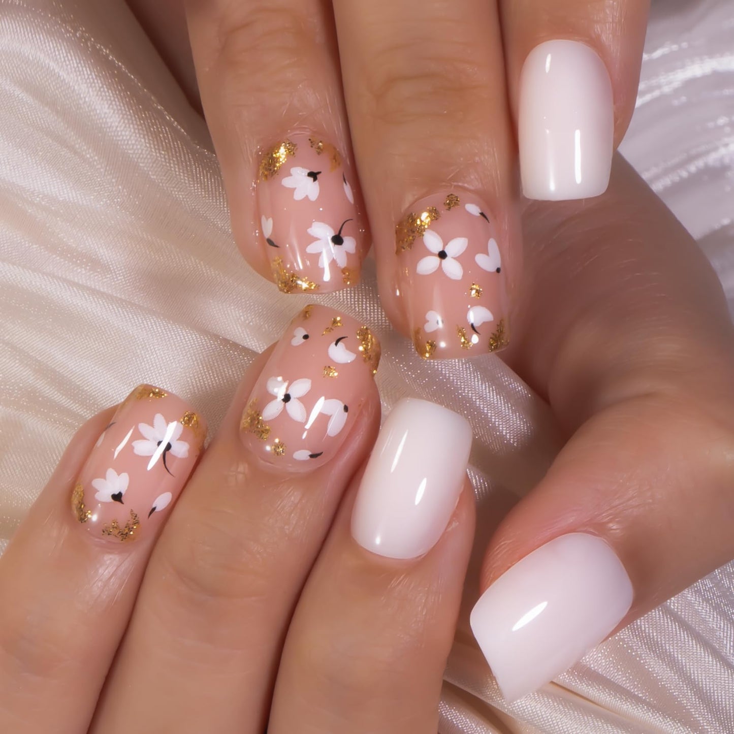 Curvlife 30pcs Soft Gel Press on Nails, Flower Short Square Fake Nail with Apricot Design, Full Cover False Nails Tips Glossy Nude Glue on Nails Artificial Stick on Nails for Women