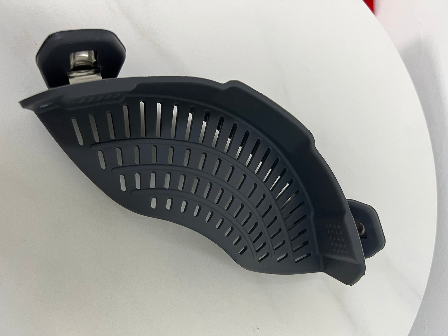 AUOON Clip On Strainer Silicone for All Pots and Pans, Pasta Strainer Clip on Food Strainer for Meat Vegetables Fruit Silicone Kitchen Colander (Gray)