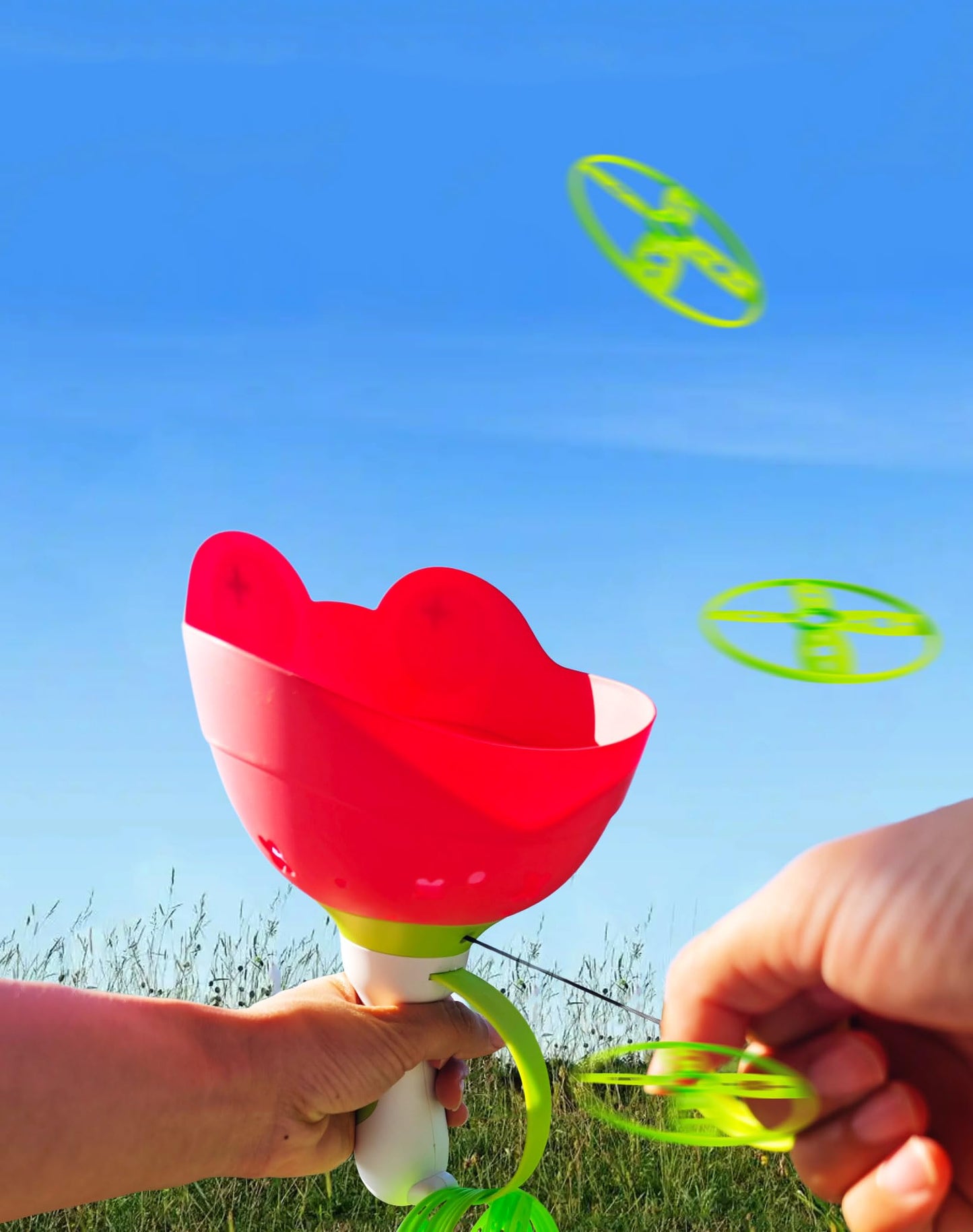 SUHEEUS Disc Launcher Toy Kids Yard Flying Spinner Fairy Hover Helicopter Propeller Toy Outdoor Capture Catching Chasing Game Gift for Boy Girl Age 4 5 6 7 8 9 10 with 12 mini Discs