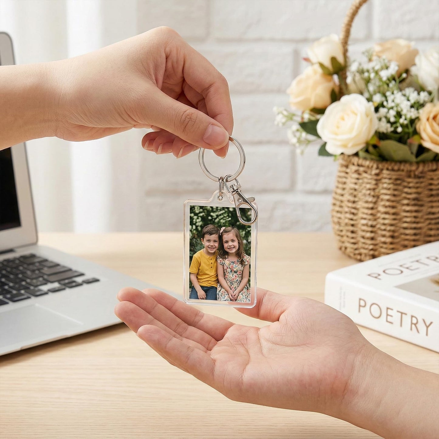 Xthrotsenk 150 Pcs Photo Keychain Insert, Acrylic Picture Keychains, Clear Blank Keyring Photo Insert Frame, Personalised Photos Key Holder, Rectangle Blank Photos Keychains, 2.2 x 1.6 Inch