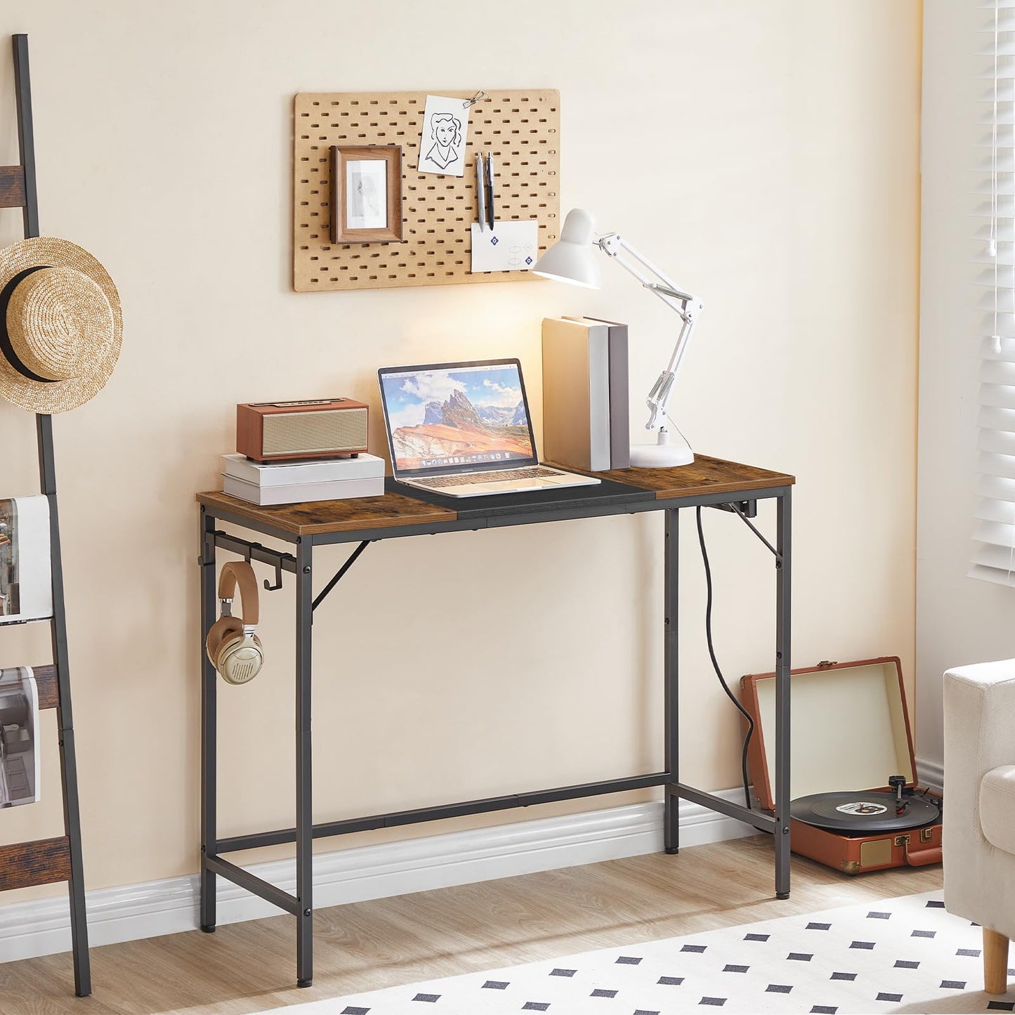 HOOBRO Computer Desk and Mobile PC Stand Bundle, Home Office Desk with Power Outlet, Ventilated Computer Tower Stand, BF41UDN01-BB46CJ01