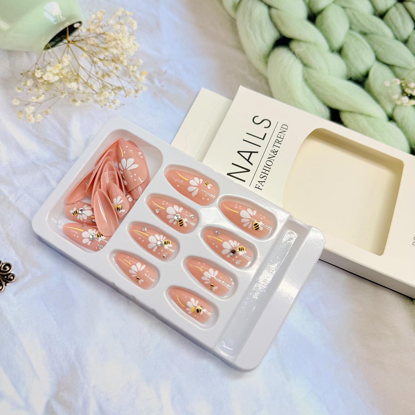 Bee Press on Nails Medium Almond Fake Nails with Designs Daisy Stick on Nail Cute Acrylic False Nail Rhinestone Artificial Nail Press ons Glossy Full Cover Glue on Nails for Women 24Pcs