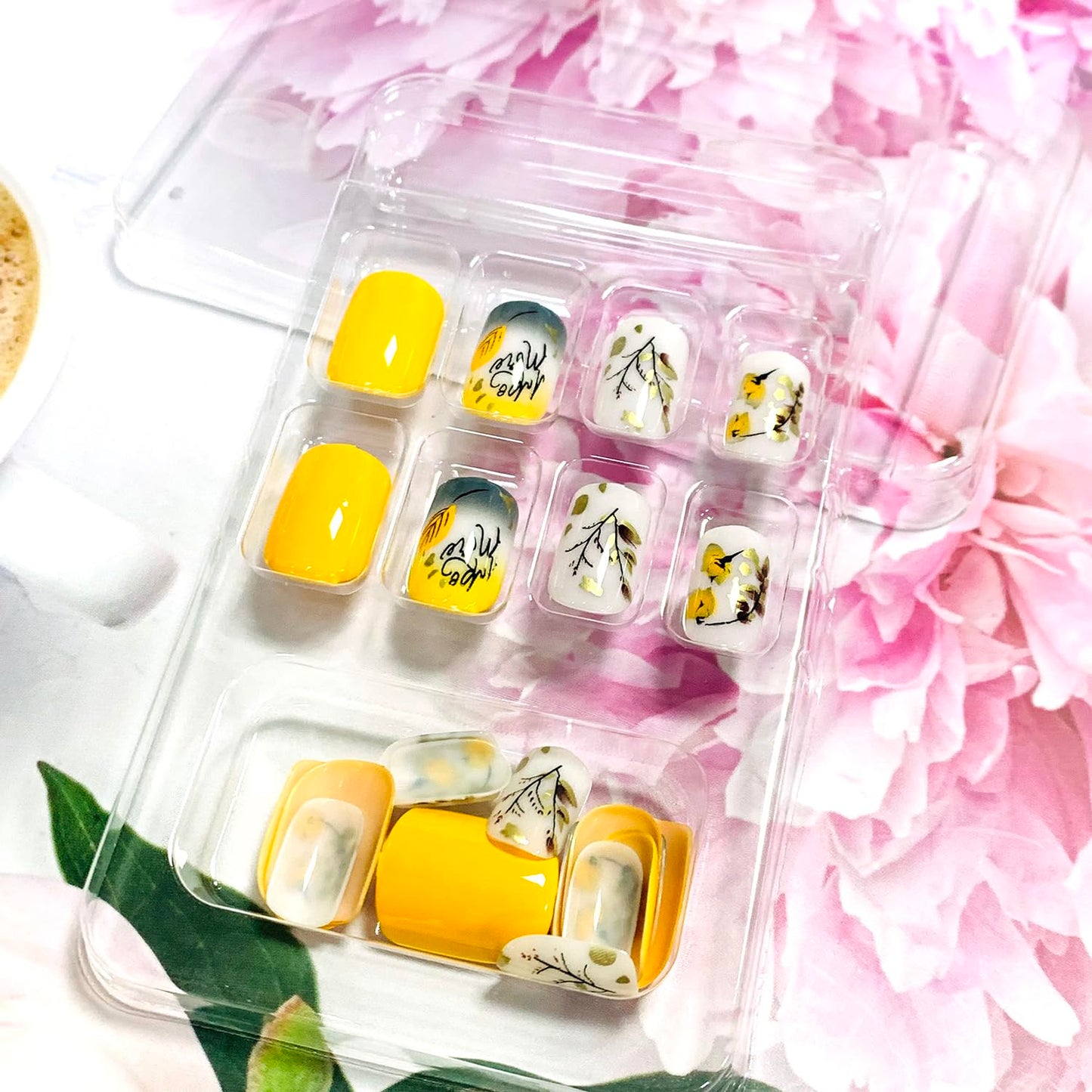 Thanksgiving Press On Short Acrylic Glossy Full Cover Nails with Maple Leaf Designs Artificial Autumn Leaves Glue on False Nails for Women Girls (W1478)