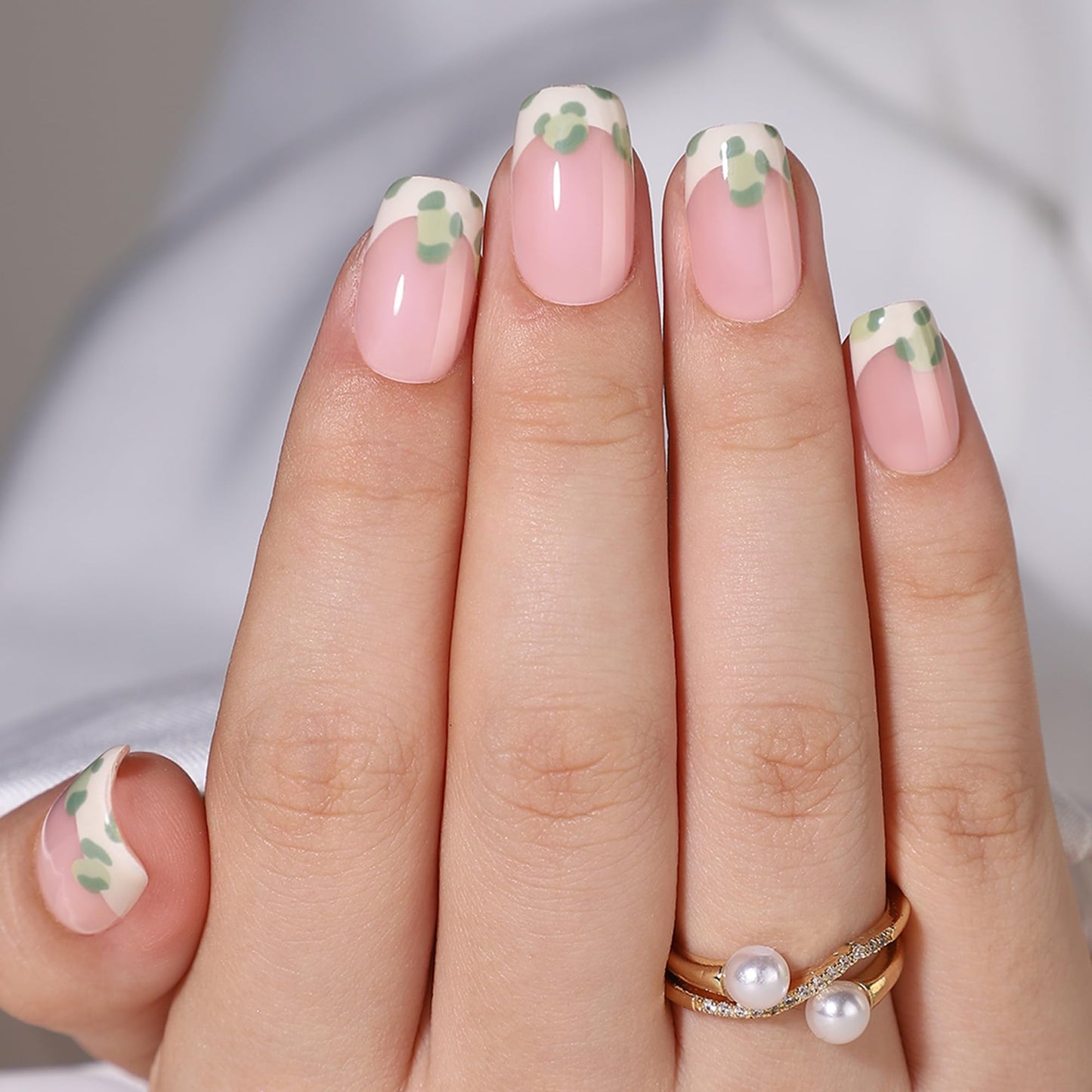 WAFOLOZE White French Tip Press On Nails Short Fake Nails Set - 32pc Reusable Soft Gel False Nails Tips Kit, Artificial Nails with Glue, Green Flowers Pattern