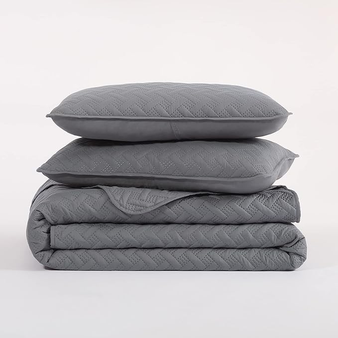 Serta ComfortSure Soft 3-Piece Full/Queen Quilt Bedding Set, Includes Bedspread/Coverlet and Pillow Shams, Bedding for All Seasons, Machine Washable, Grey