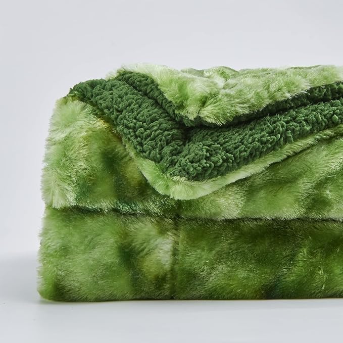 NEWCOSPLAY Super Soft Faux Fur Throw Blanket for Couch Green Sherpa Fuzzy Plush Warm Blanket for Sofa Bed (Green, Throw(40"x50"))