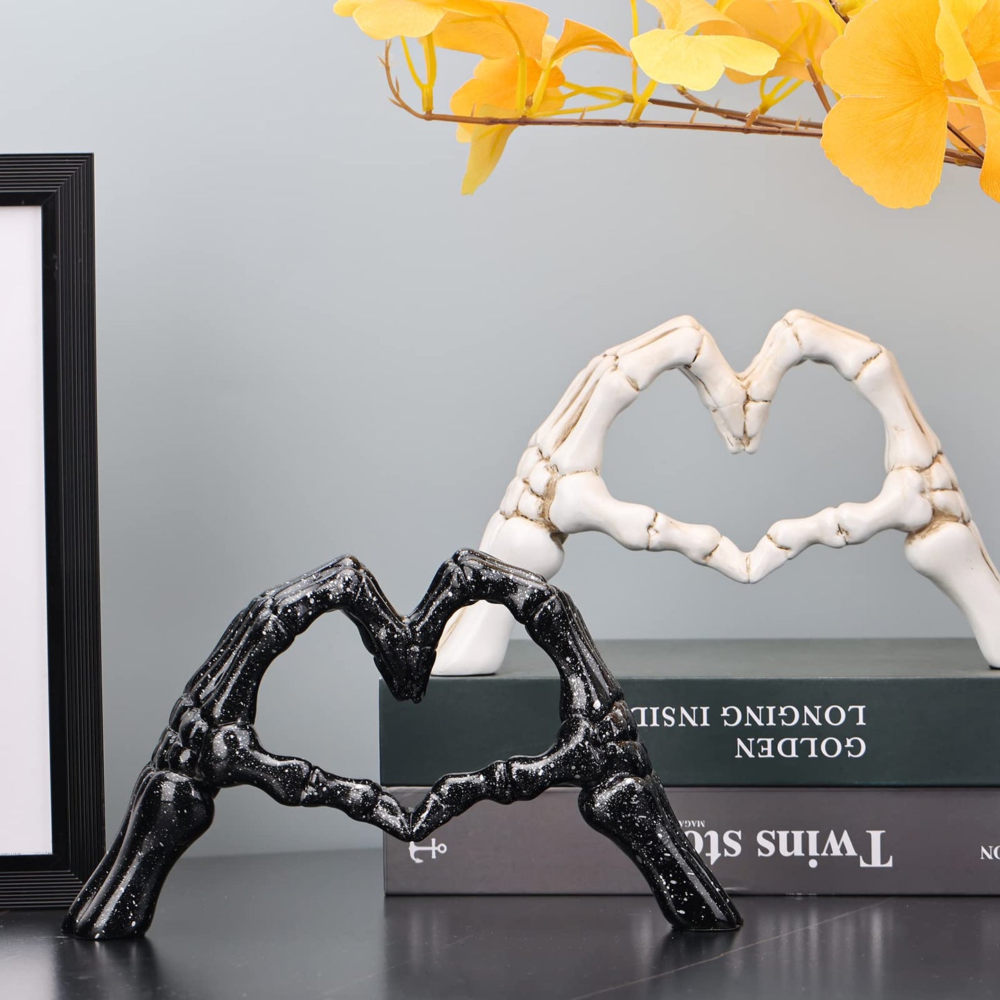 LCCCK Black Hand Gesture Desk Statues Love Ornaments,Skull Couple Statue, Creative Wedding Home Desktop Decor,Heart Shape Hand Figurines for Living Room Shelf Coffee Table Centerpiece