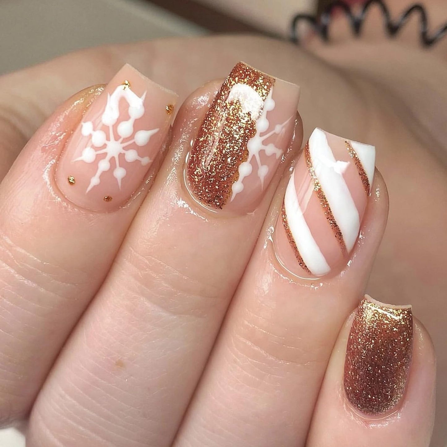 MISUD Press on Nails - Short Square Fake Nails with Snowflake, Acrylic Bling Gold Glitter Design 24 pcs