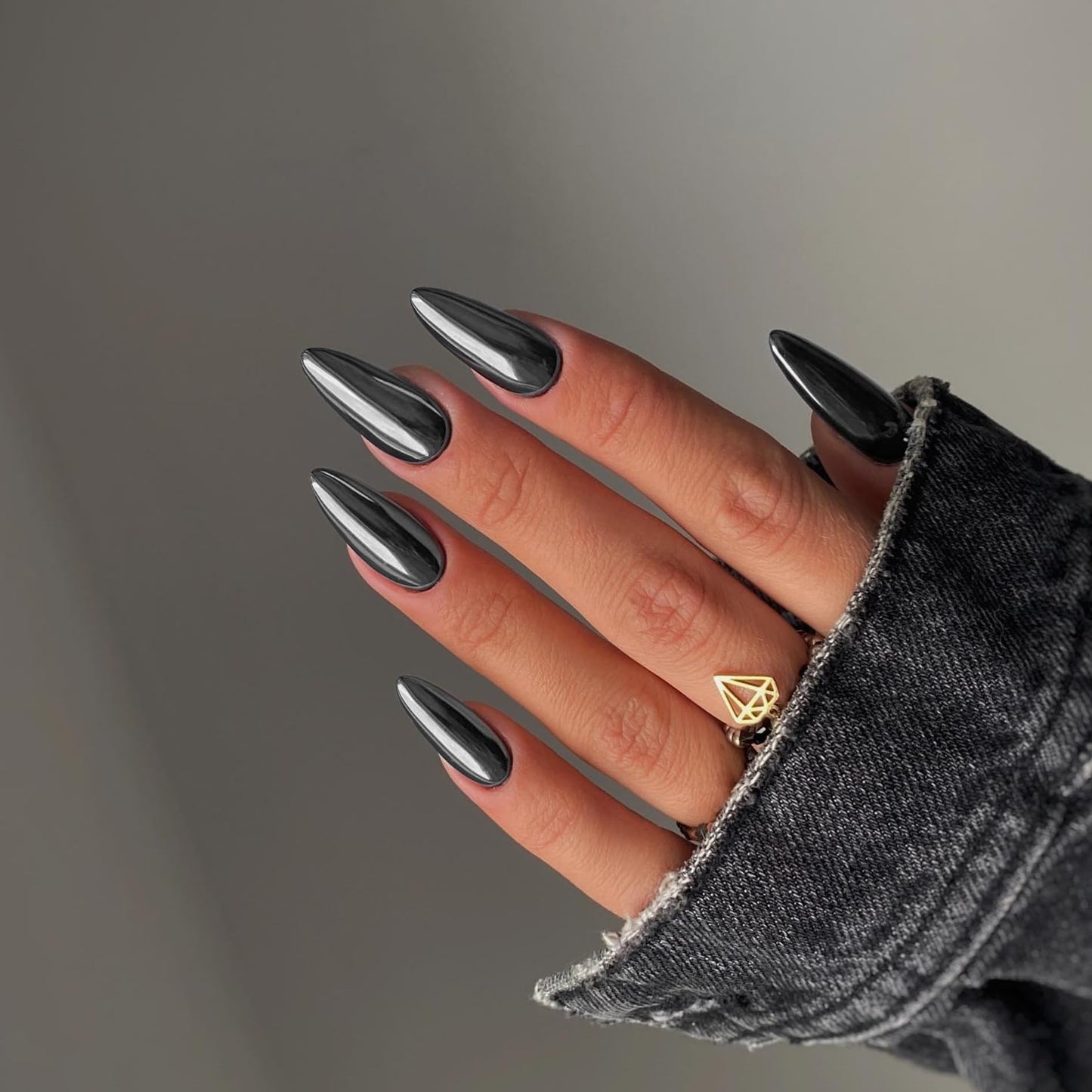 KQueenest Smoky Grey Chrome Press on Nails Medium Almond&Black Chrome Press on Nails Short Square For Beach Party Daily Decoration in 48 PCS