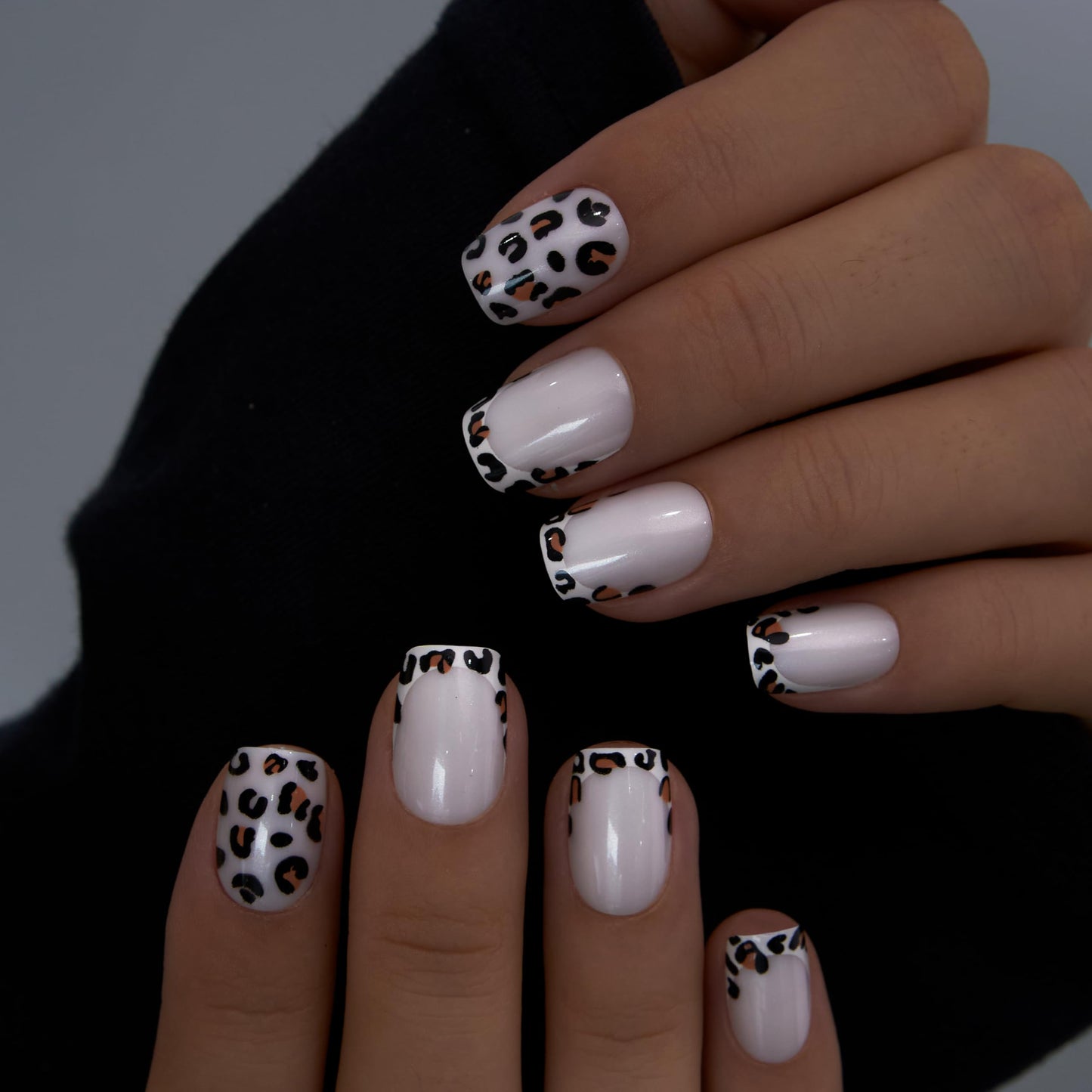 Curvlife 30pcs Press on Nails, Medium Square Acrylic Fake Nail with leopard print French Apricot Design, Full Cover False Nails Tips Glossy Nude Glue on Nails Artificial Stick on Nails for Women