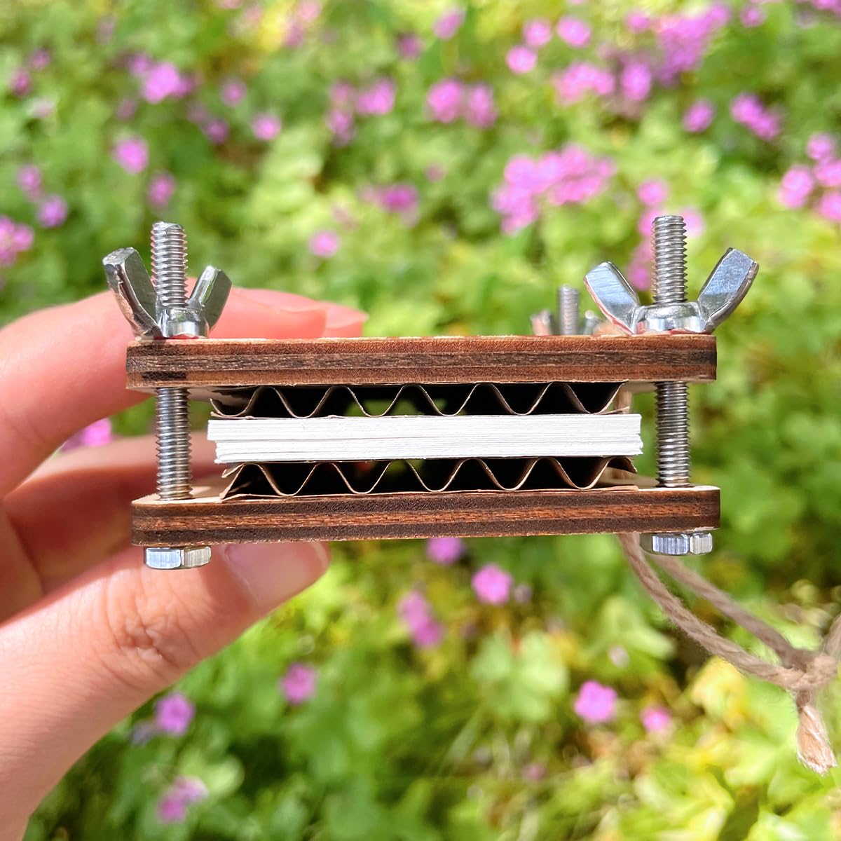 Happinit Pocket Flower Press, Small Flowers Press Kit, Micro Flower Pressing, Mini Plant Preservation Kit for Arts and Crafts Lovers (Silver)
