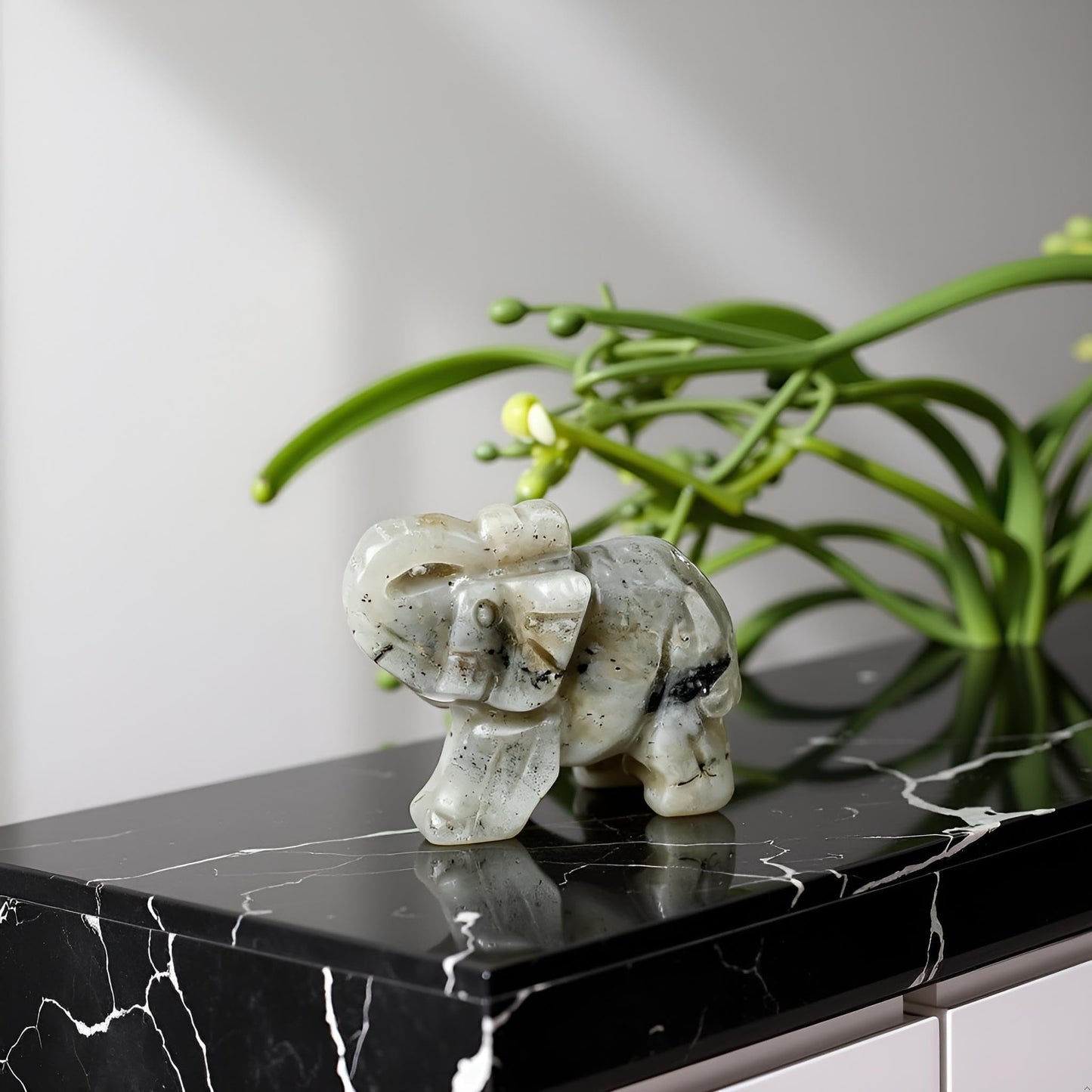 SquarezhenBo Elephant Ornament, Elephant Statue, Jade Stone Handcraft Natural Green Jade Stone Elephant Statue Decor Toys in Hand Home Décor Accents Sculptures (Grey)