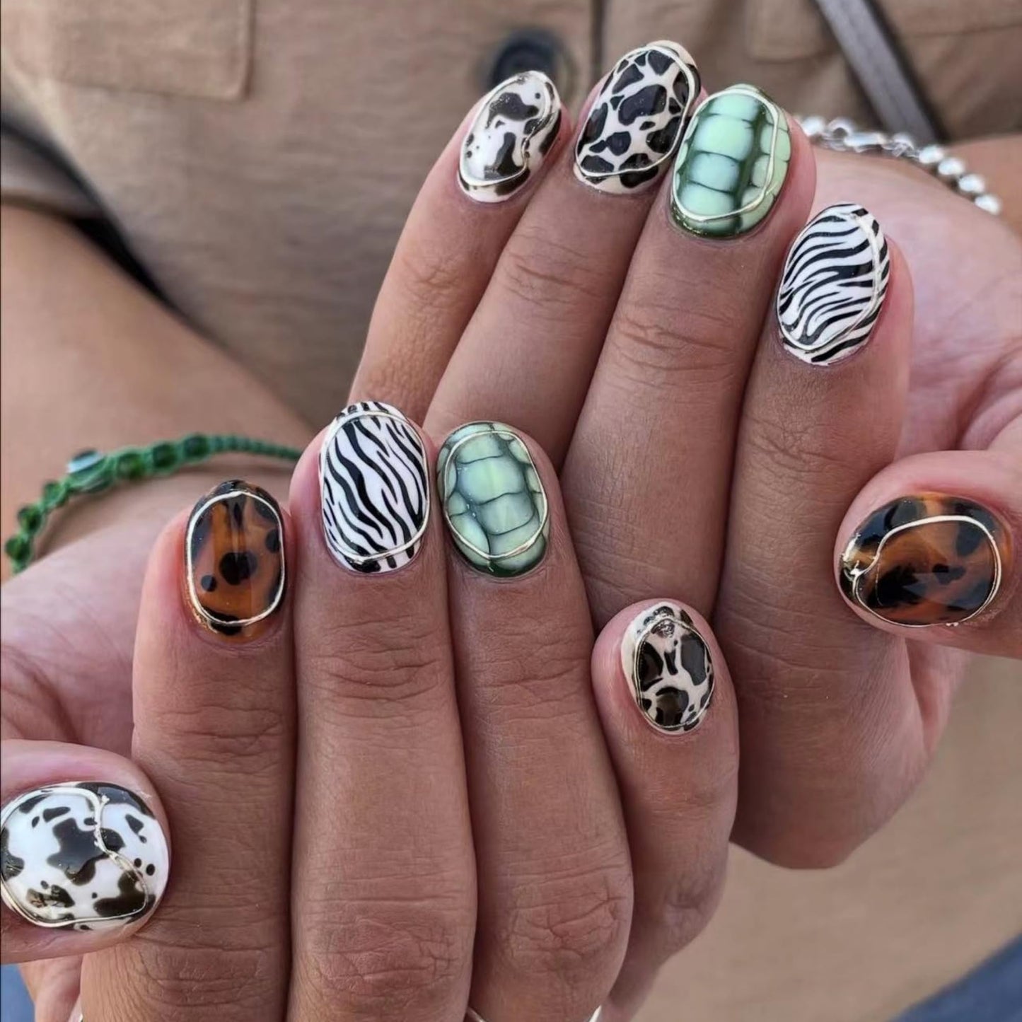 Short Press on Nails Almond Fake Nails Brown Artificial Nail Tortoise ShellDesigns Stick on Nail for Women 24pcs