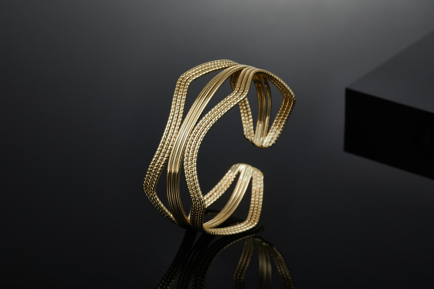SHINYTE CATALINE Valentine's Day Gift Ideas 14K Gold Plated Chunky Cuff Bracelet For Women,Adjustable Bendable Cuff Bracelets Boho Bangle,Gift for Girlfriend Wife