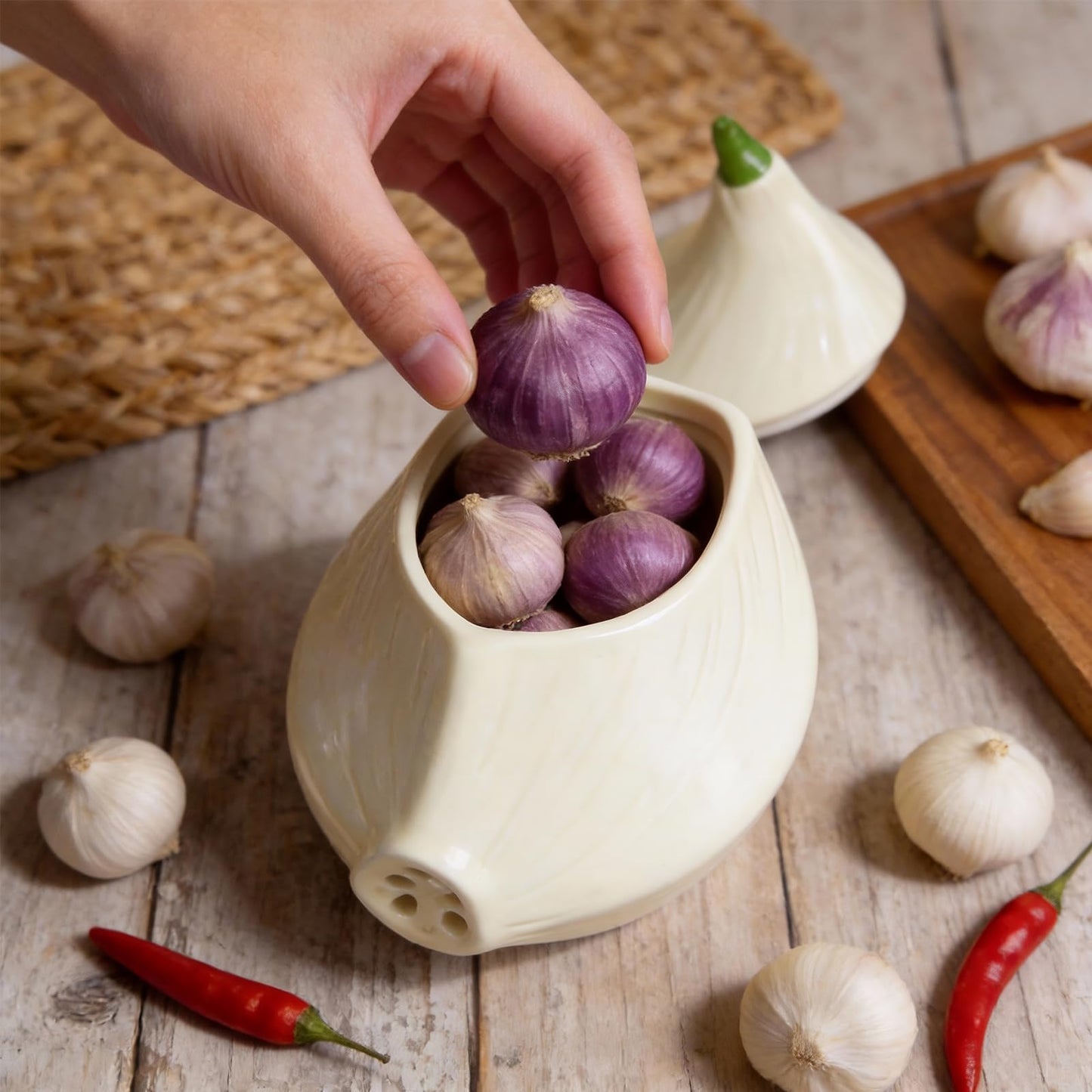 Yohsnor Garlic Keeper for Counter - Stylish Ceramic Garlic Storage Container with Lid, Large Capacity for Fresh Garlic, Peppers, Ginger & Star Anise - Perfect Kitchen Decor & Gift Idea