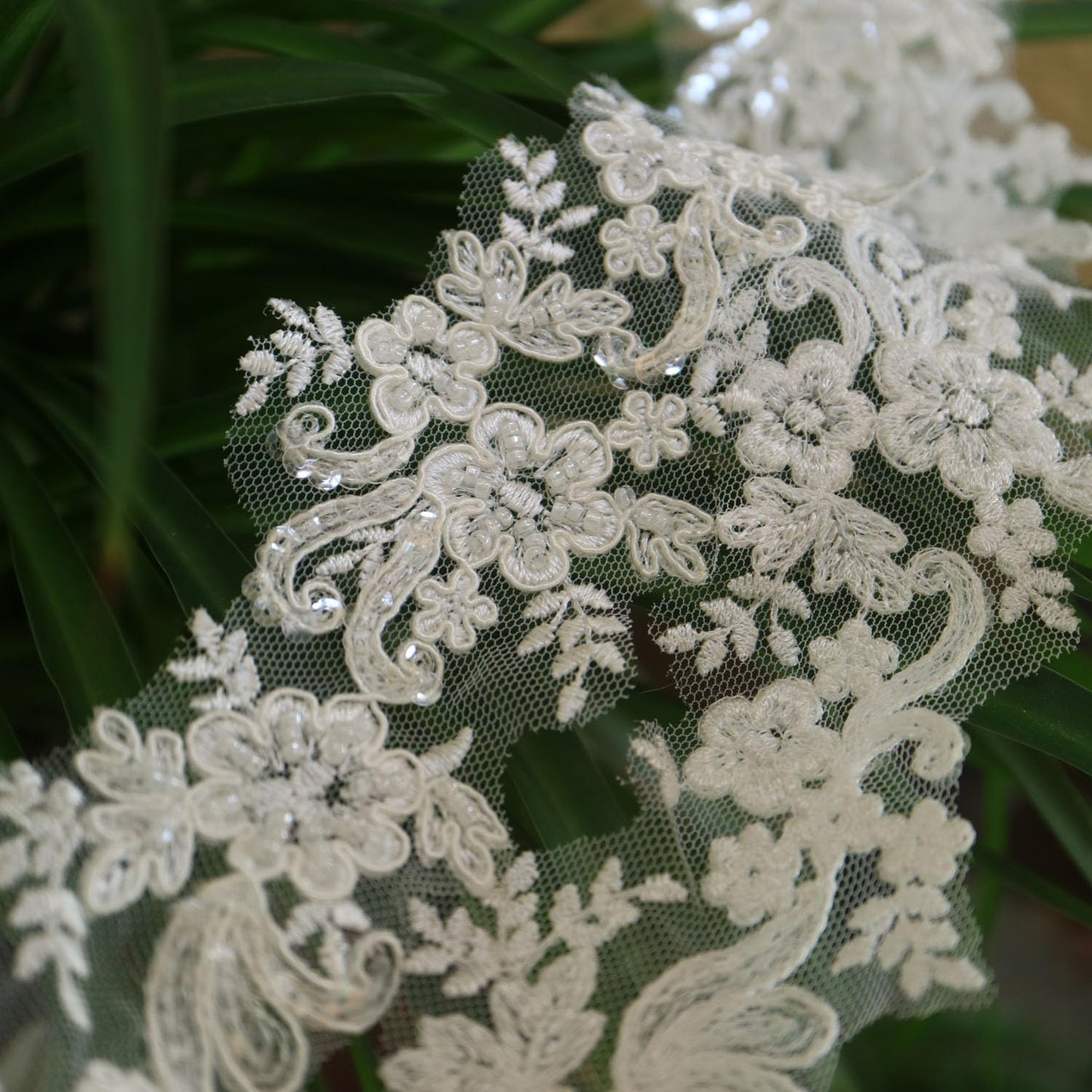 G-RUI 6cm*2yards Ivory White Luxury Beaded Embroidery Flower lace Appliques for Wedding Dresses Rhinestone Applique Patches Embroidery lace parches ropa (Off White Color)…