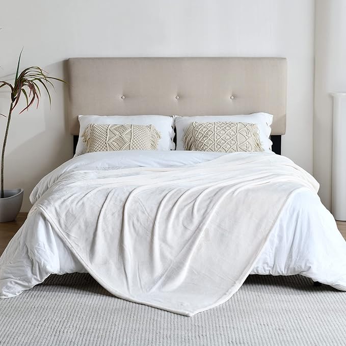 SOCHOW Flannel Fleece Blanket Twin Size, All Season Super Soft Cozy Blanket for Bed or Couch, Cream White, 60x80 inches