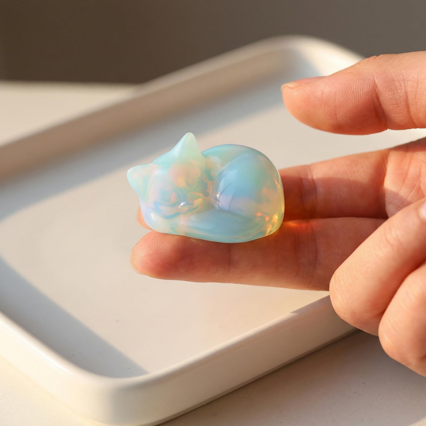 RUIJINGYUAN Opal Cat Statue - 2 Inch Hand Carved Healing Crystal Figurine, Sleeping Cat Stone Sculpture for Desk Decor, Office Home Gift for Cat Lovers
