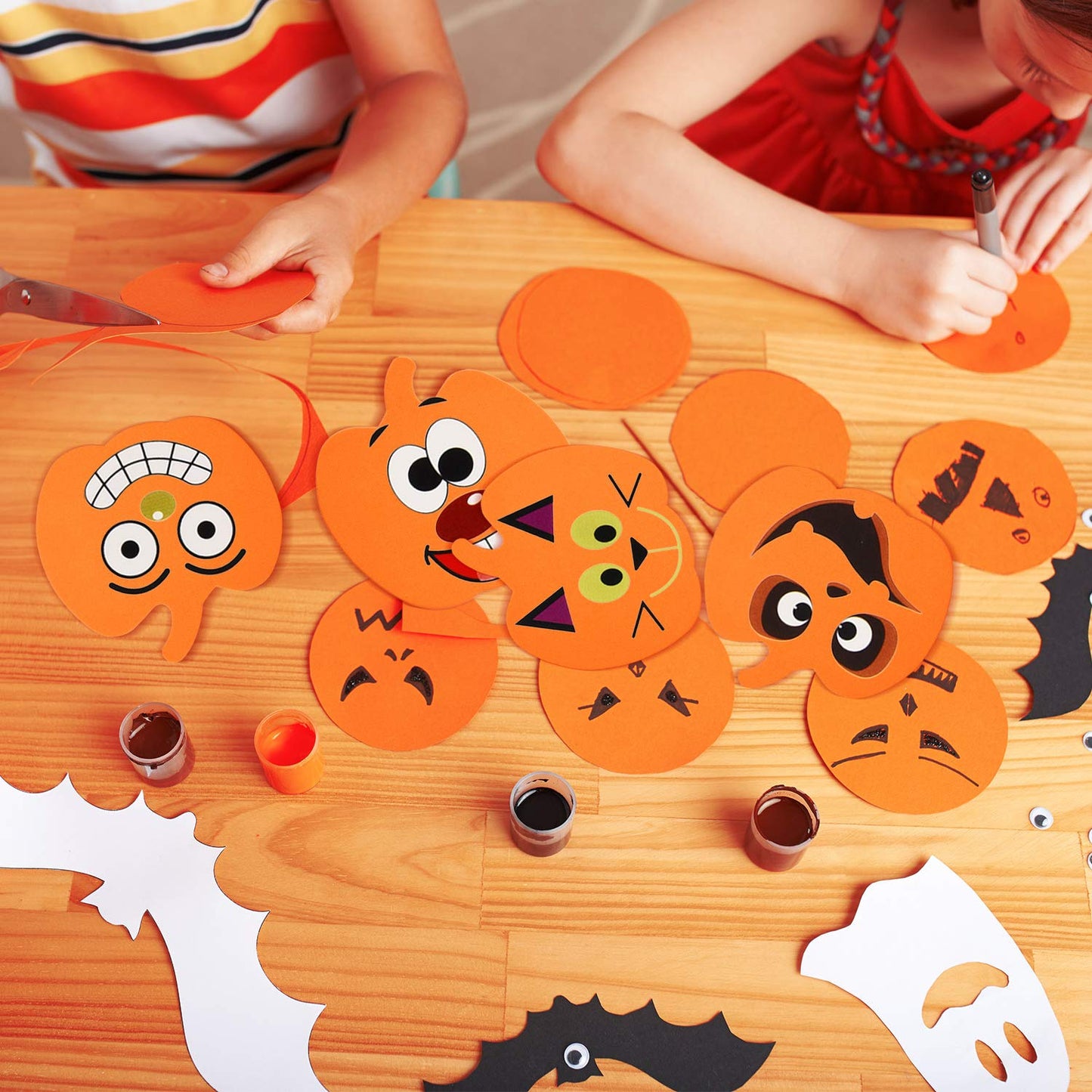 Sumind 32 Pieces Halloween Foam Pumpkin Craft Kit and Pumpkin Foam Stickers Self Adhesive Stickers for DIY Crafts Fall Halloween Party Decorations(Cute Style)