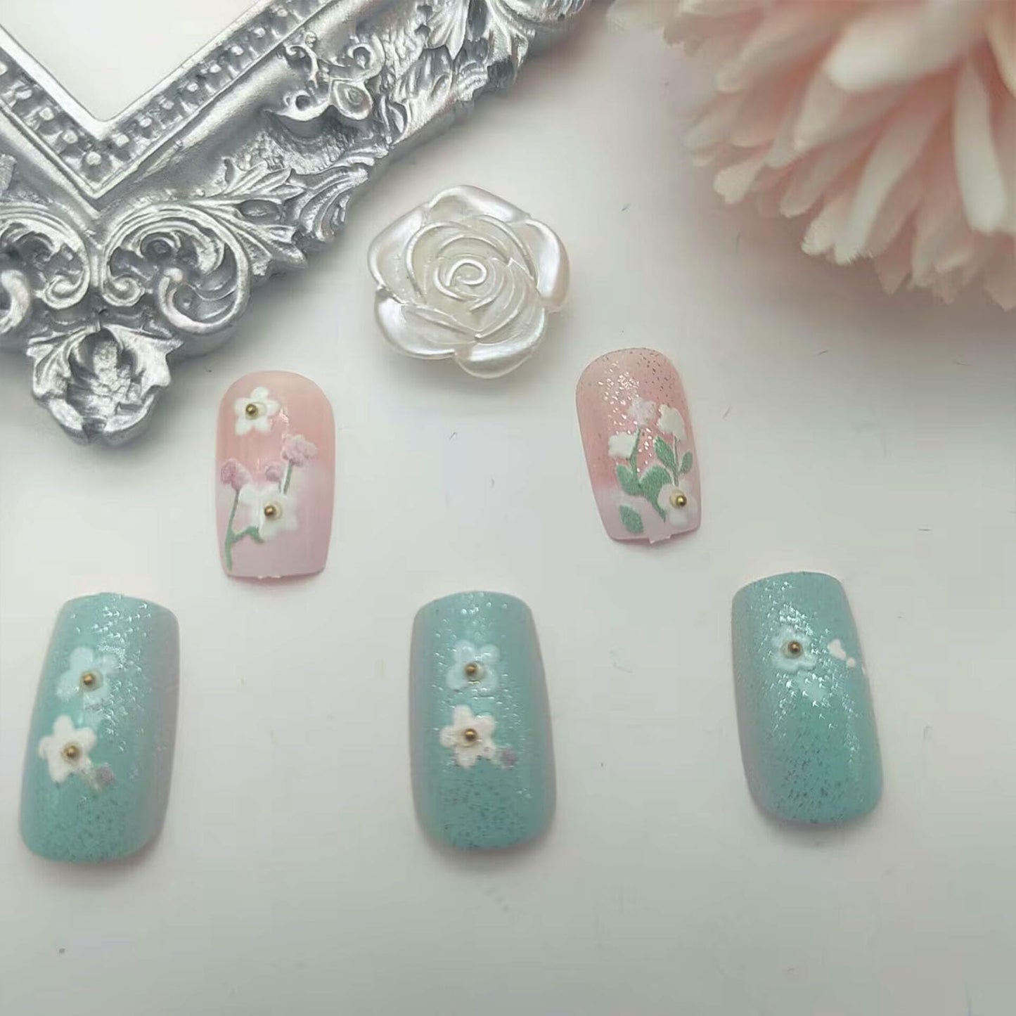 Press on Nails Medium Square Fake Nails with Green Leaves White Flower Glitter Designs Glossy Nails Press ons Pink Blue Glue on Nails Summer Acrylic Artificial Stick on Nails for Women 24Pcs