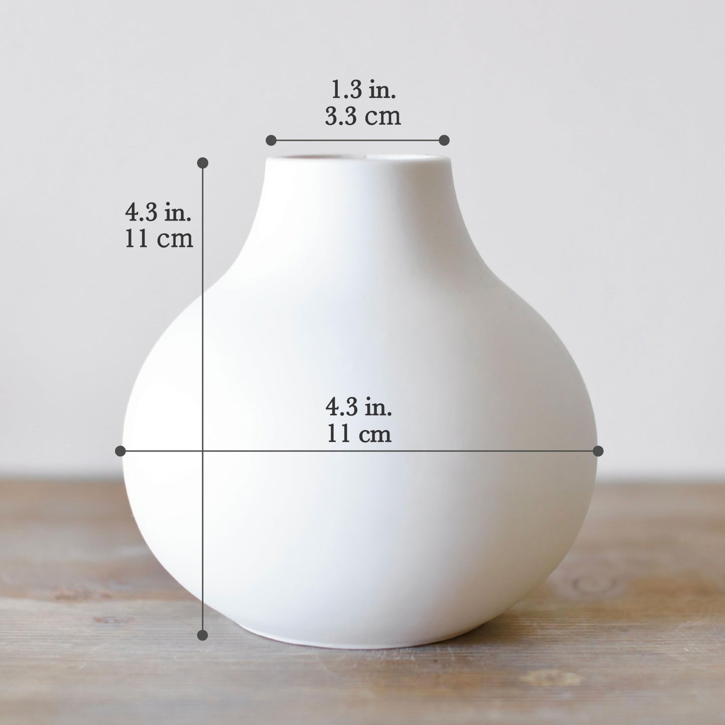 Carrot's Den White Round Vase - Minimalist Nordic, Japandi, Mid Century Modern Home Decor | Table Centerpiece, Wedding, Living Room, Bookshelf, Office, Modern Home, Entryway, Console (White)