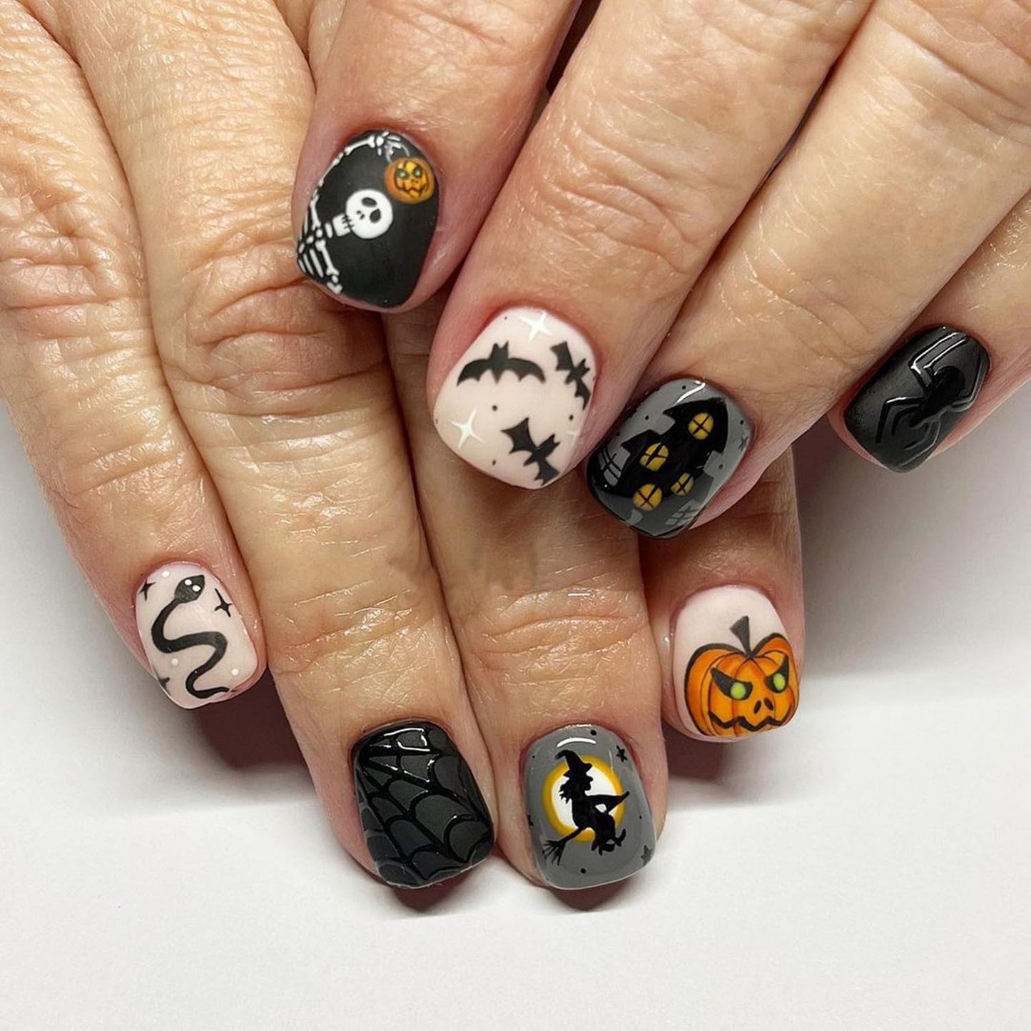 Halloween Press on Nails Short Fake Nails Full Cover Black Nude Grey False Nails with Snake Spider Web Bat Pumpkin Castle Skeleton Designs Acrylic Nails Stick on Nails for Women Manicure24pcs
