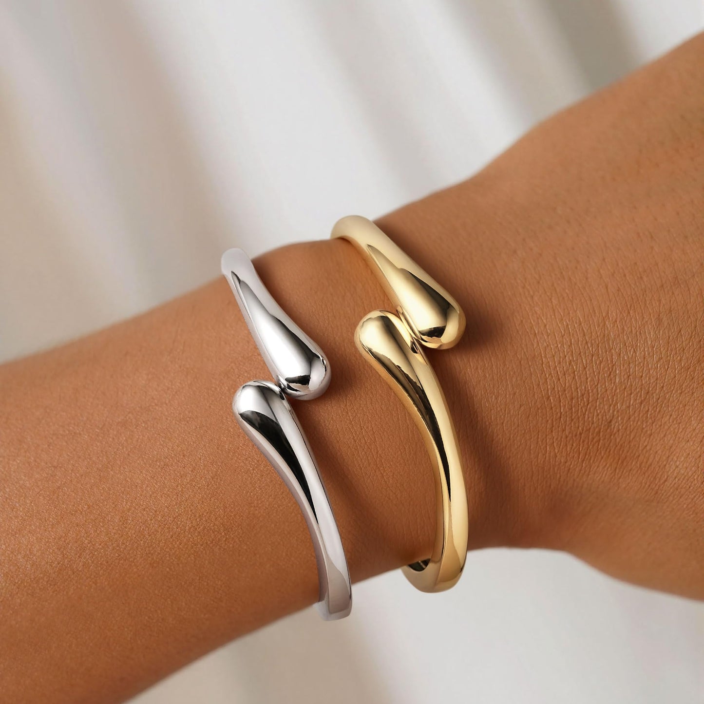 M MOOHAM Chunky Gold Silver Bangle Bracelets for Women, Dainty 14k Gold-Plated Thick Stackable Statement Bangles Bracelet Set Twist Cuff Drop Bracelet Stack for Women Trendy Jewelry Gifts