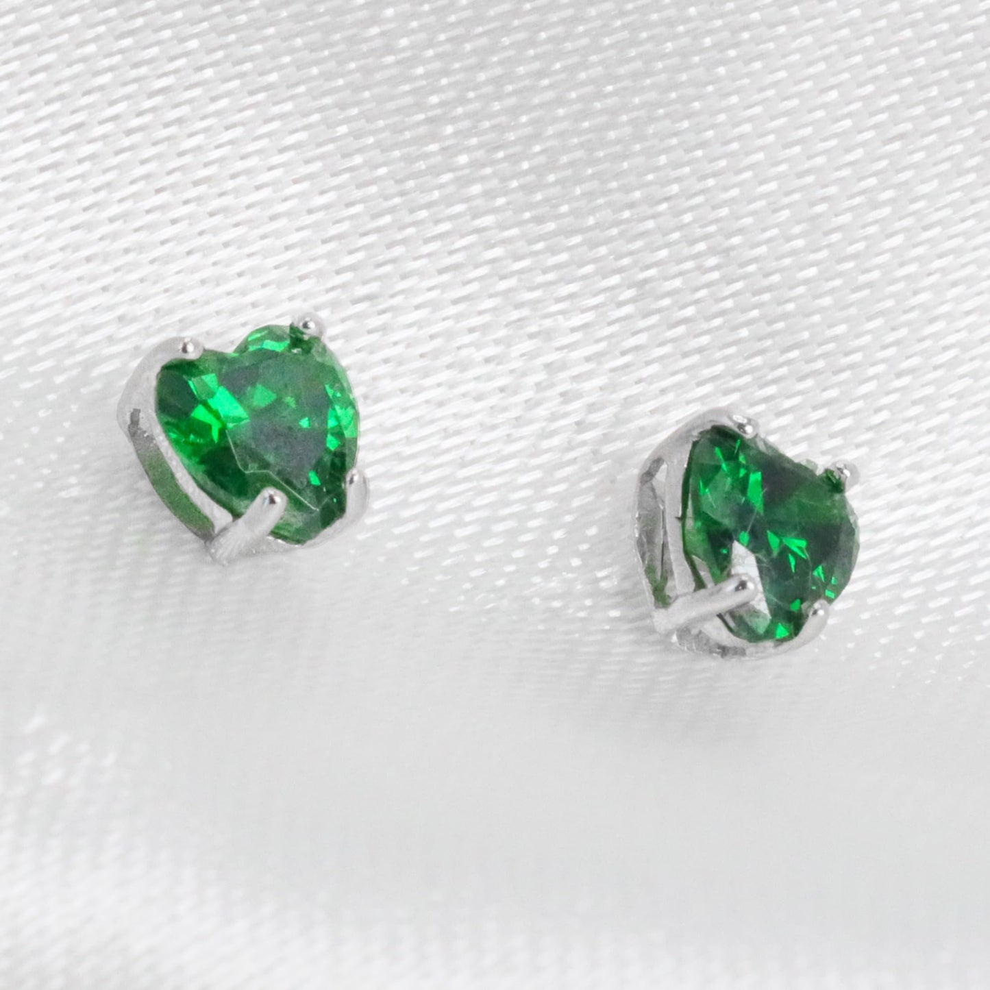 Belinda Jewelz - Heart Stud Earrings, 5mm Cubic Zirconia Heart Earrings with Prong Setting, 925 Sterling Silver Earrings Studs, Emerald Green Stud Earrings for Women